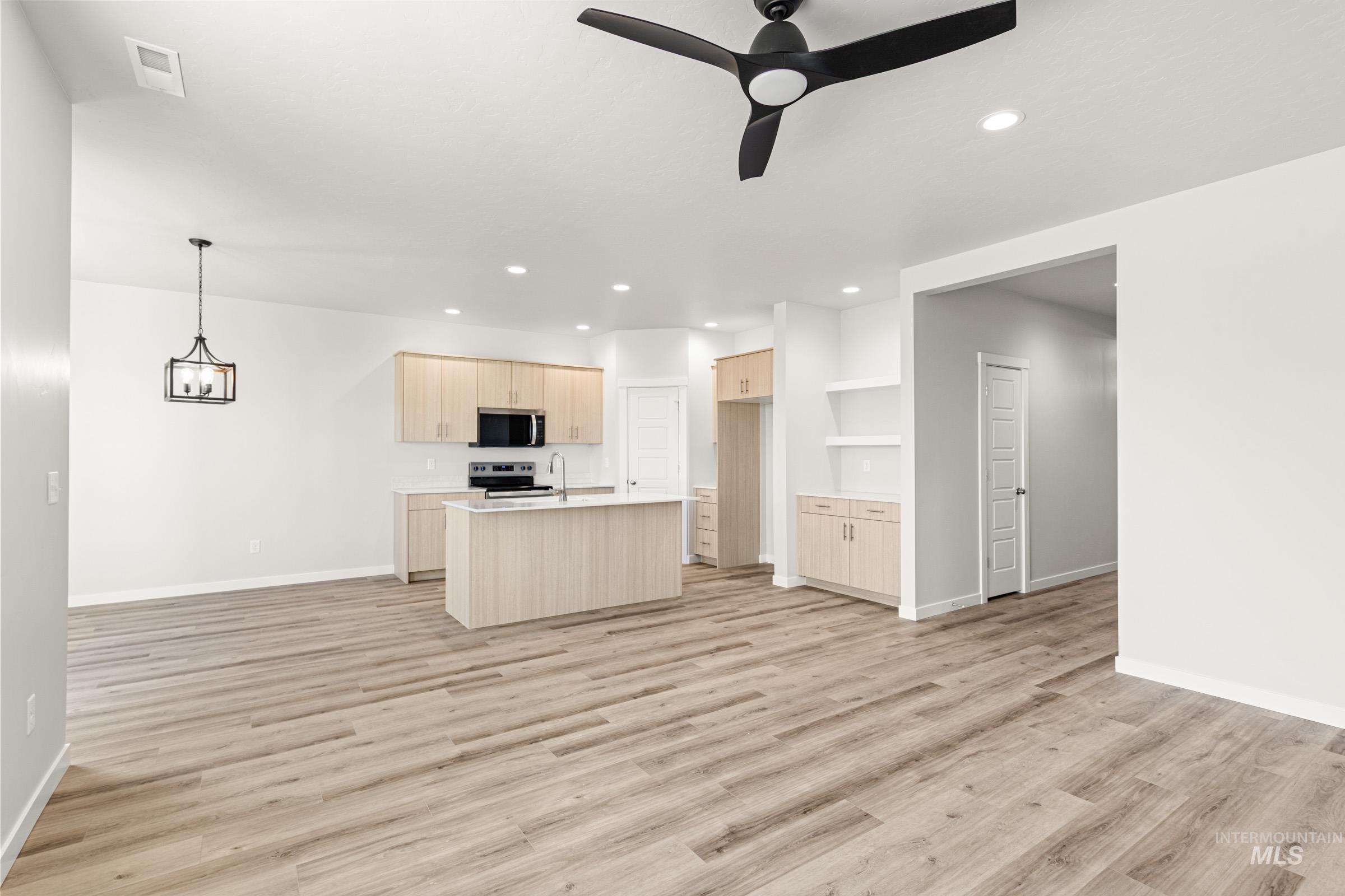 17606 N Boone Peak Ave, Nampa, Idaho 83687, 3 Bedrooms, 2 Bathrooms, Residential For Sale, Price $455,990,MLS 98972728