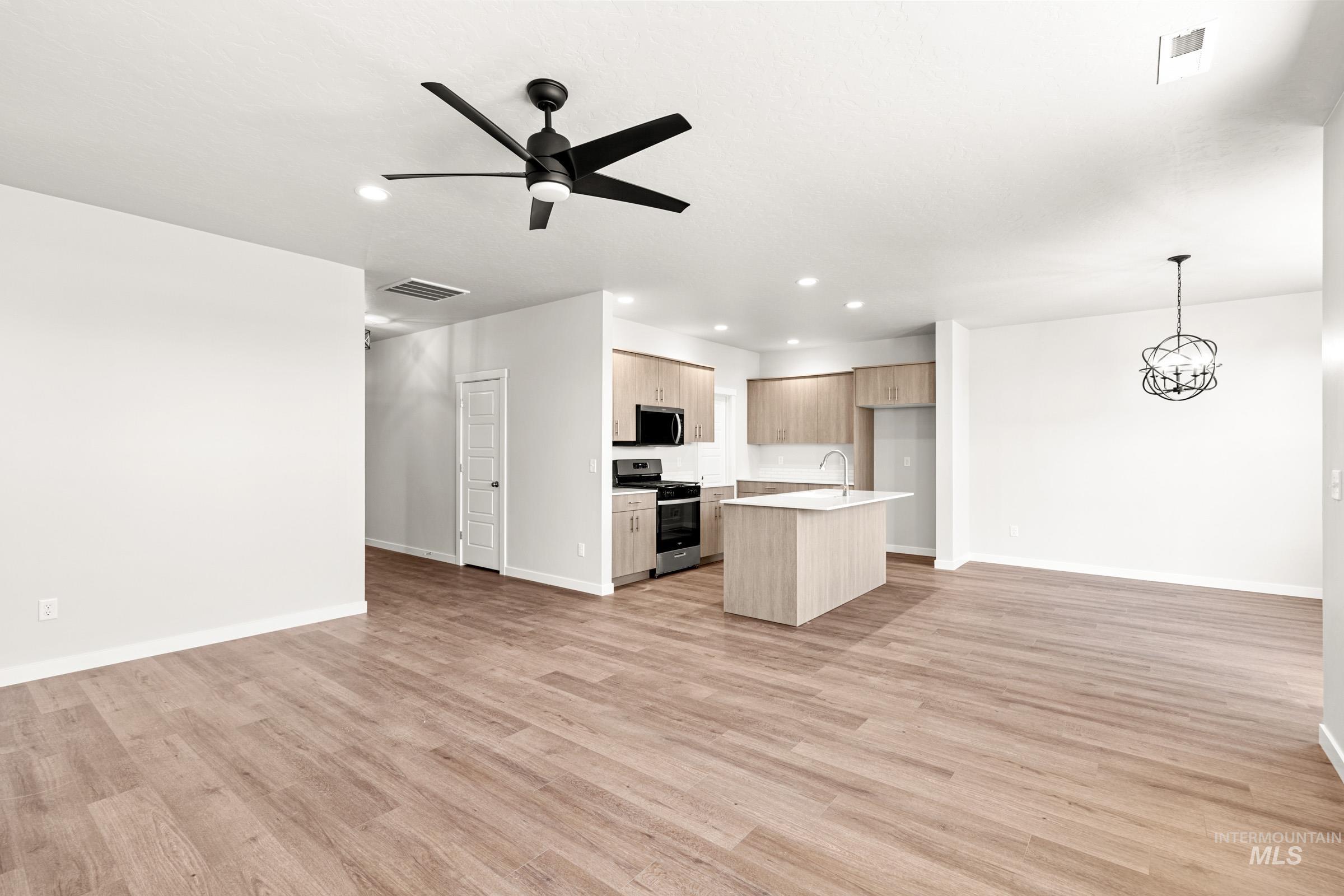 17620 N Boone Peak Ave, Nampa, Idaho 83687, 4 Bedrooms, 2 Bathrooms, Residential For Sale, Price $465,990,MLS 98972729