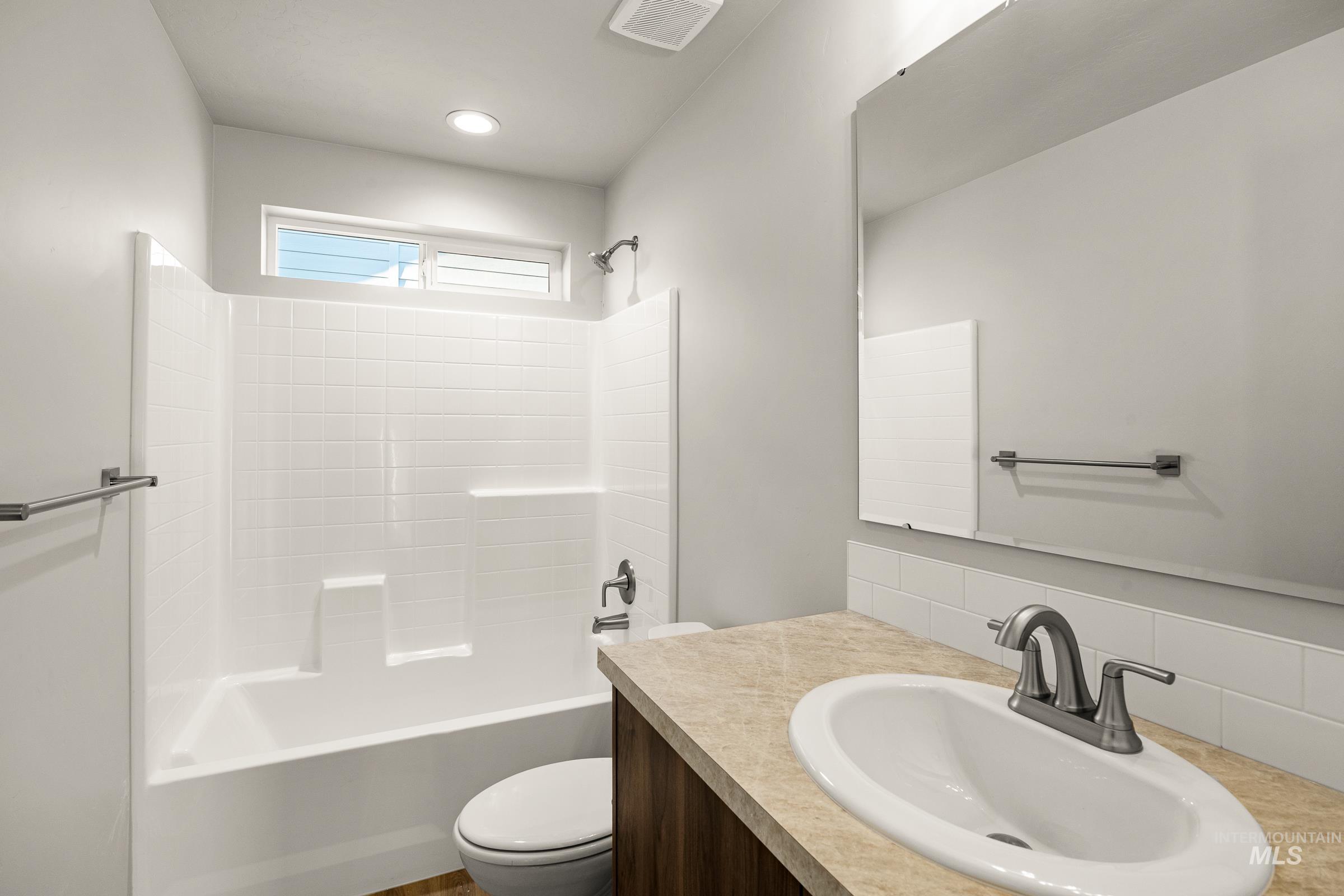 19570 Snowyside Way, Caldwell, Idaho 83605, 3 Bedrooms, 2.5 Bathrooms, Residential For Sale, Price $394,990,MLS 98972732