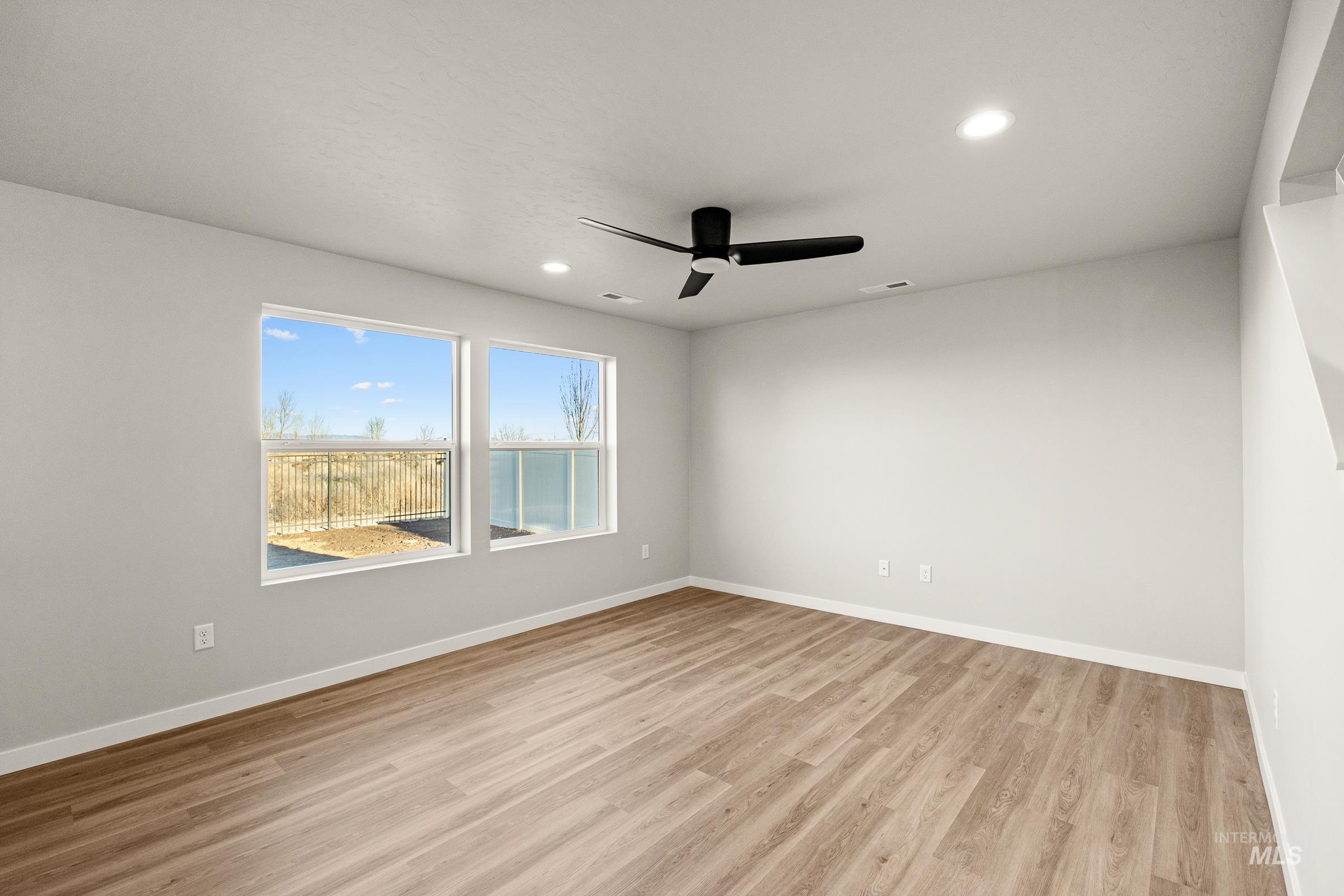 19570 Snowyside Way, Caldwell, Idaho 83605, 3 Bedrooms, 2.5 Bathrooms, Residential For Sale, Price $394,990,MLS 98972732