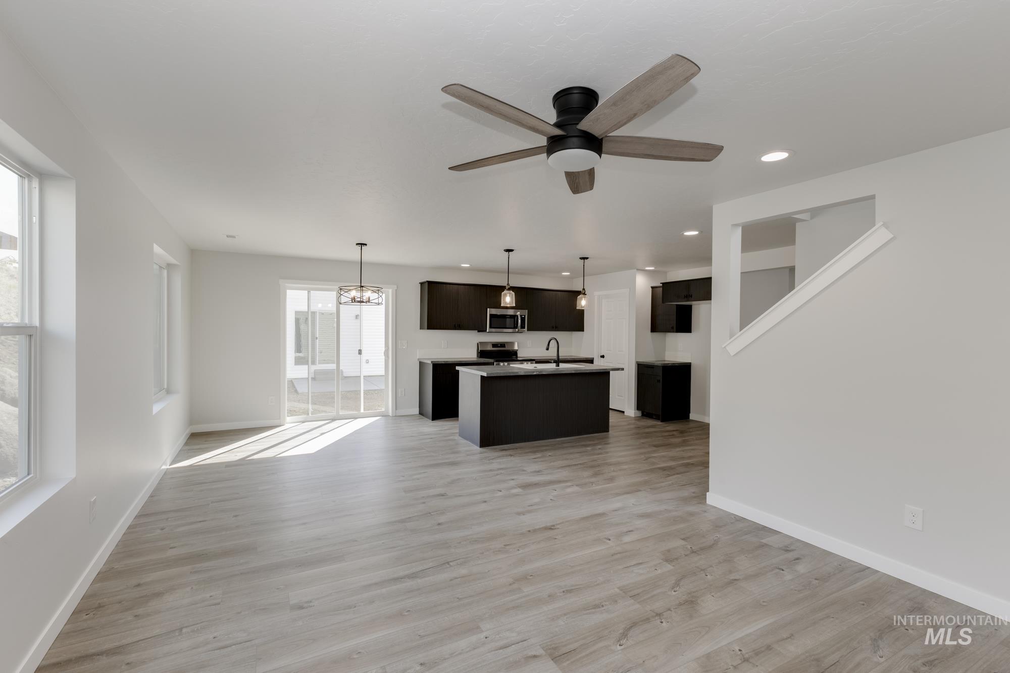 19570 Snowyside Way, Caldwell, Idaho 83605, 3 Bedrooms, 2.5 Bathrooms, Residential For Sale, Price $394,990,MLS 98972732