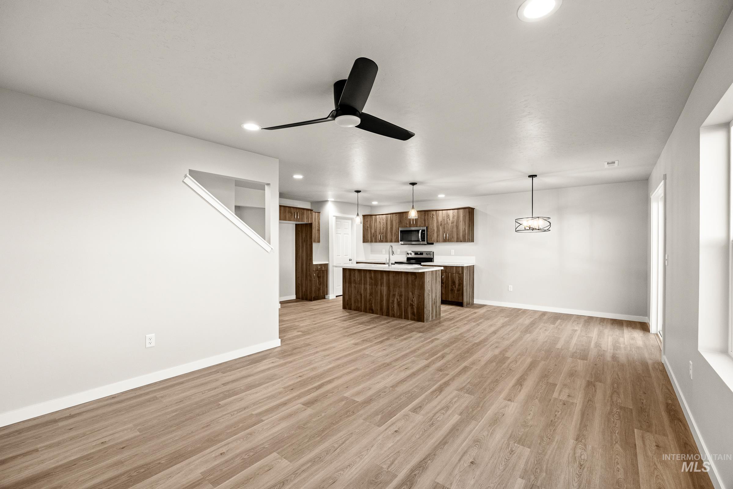 19570 Snowyside Way, Caldwell, Idaho 83605, 3 Bedrooms, 2.5 Bathrooms, Residential For Sale, Price $394,990,MLS 98972732