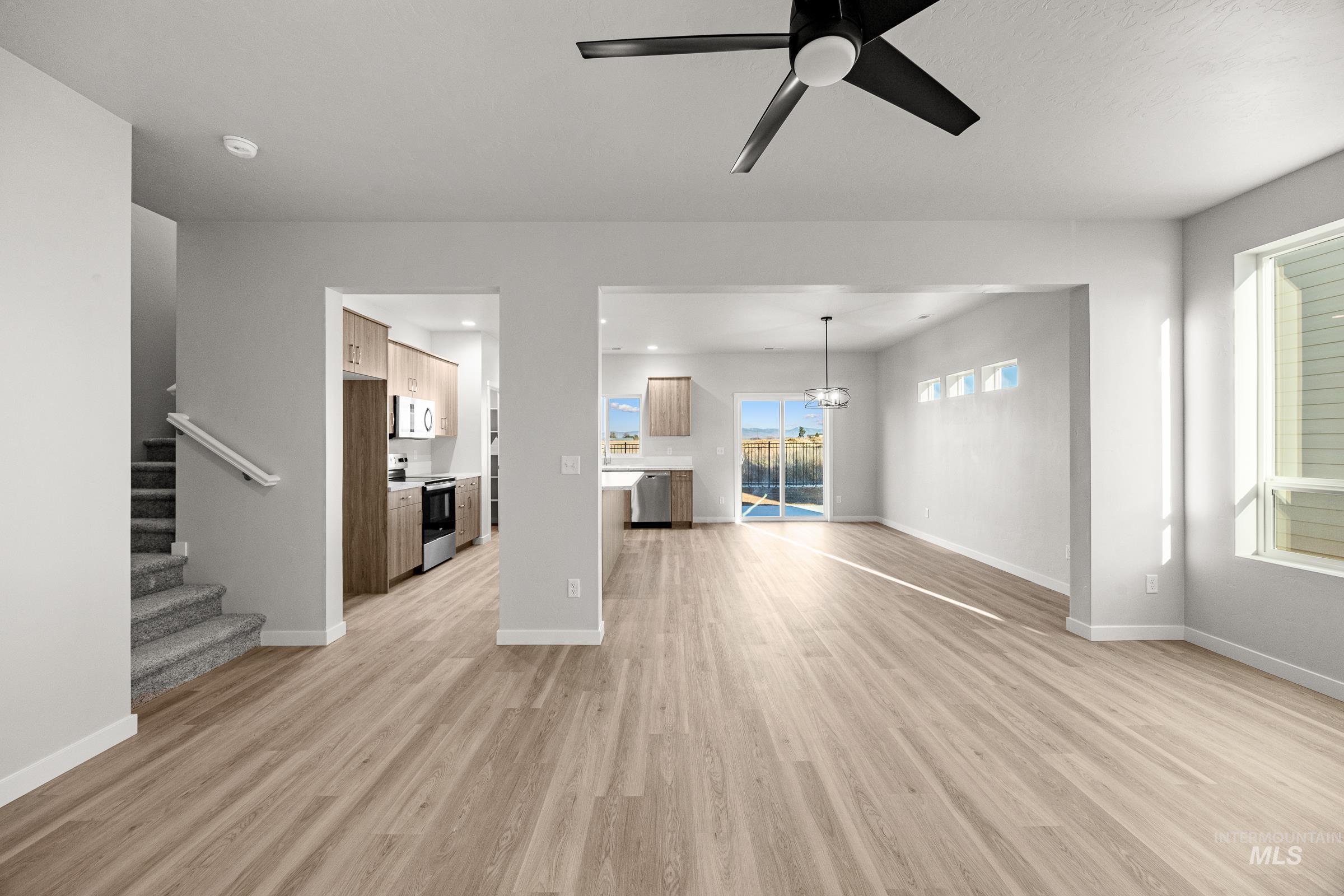 19578 Snowyside Way, Caldwell, Idaho 83605, 3 Bedrooms, 2.5 Bathrooms, Residential For Sale, Price $419,990,MLS 98972733