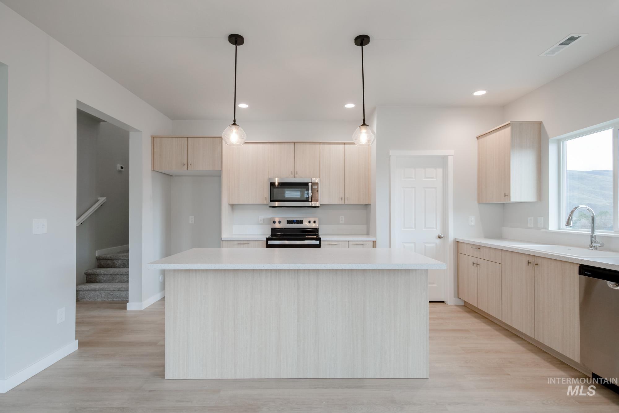 19578 Snowyside Way, Caldwell, Idaho 83605, 3 Bedrooms, 2.5 Bathrooms, Residential For Sale, Price $419,990,MLS 98972733