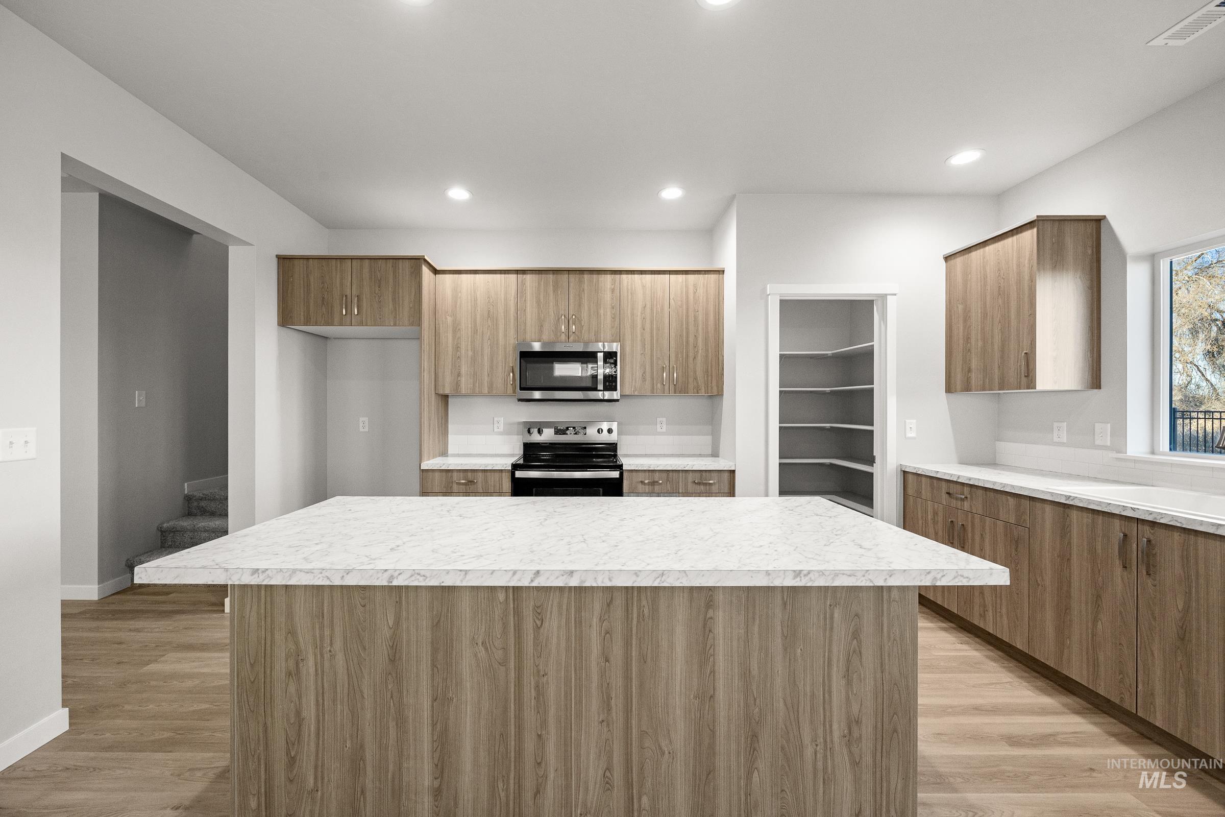 19578 Snowyside Way, Caldwell, Idaho 83605, 3 Bedrooms, 2.5 Bathrooms, Residential For Sale, Price $419,990,MLS 98972733