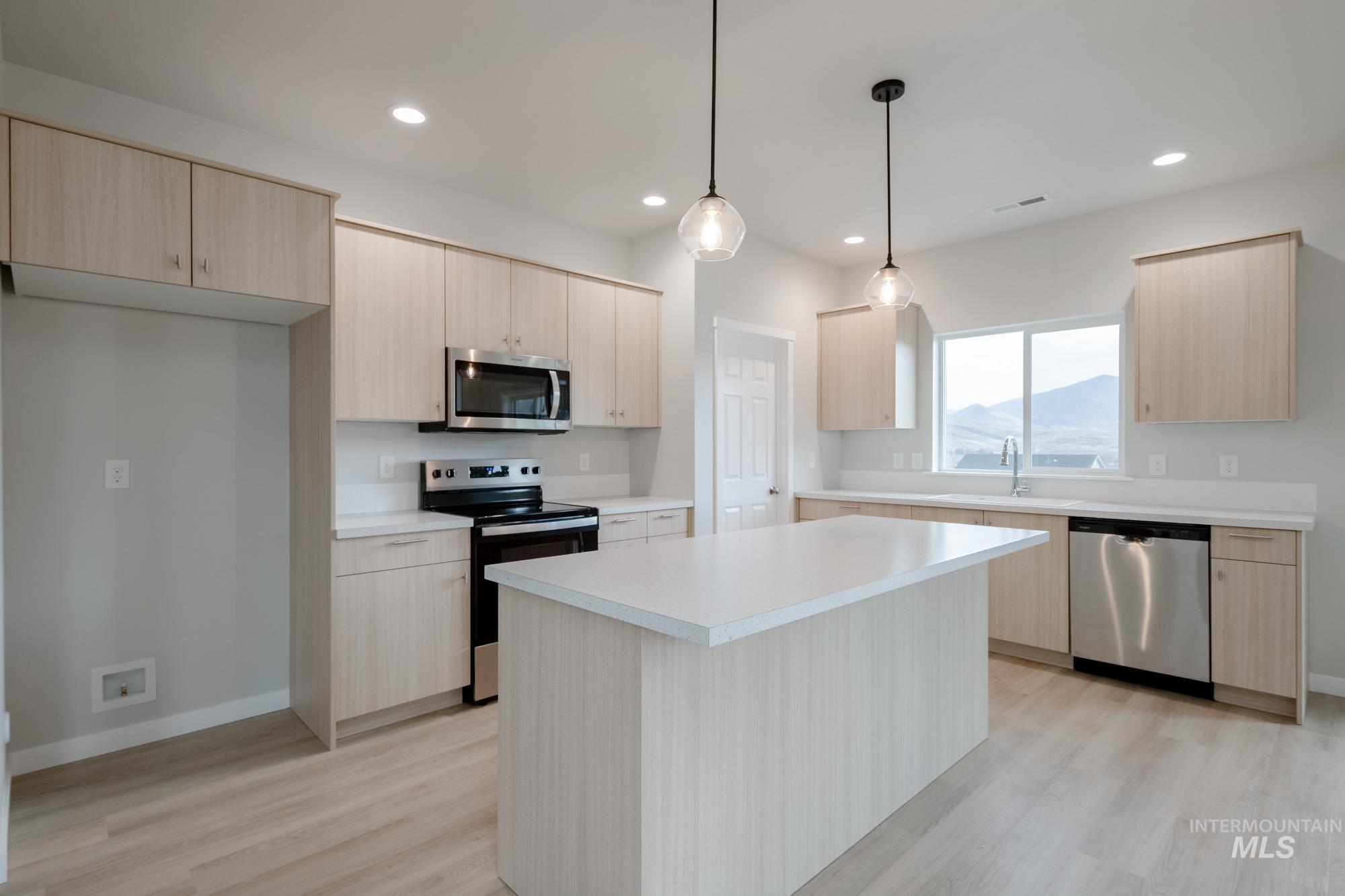 19578 Snowyside Way, Caldwell, Idaho 83605, 3 Bedrooms, 2.5 Bathrooms, Residential For Sale, Price $419,990,MLS 98972733