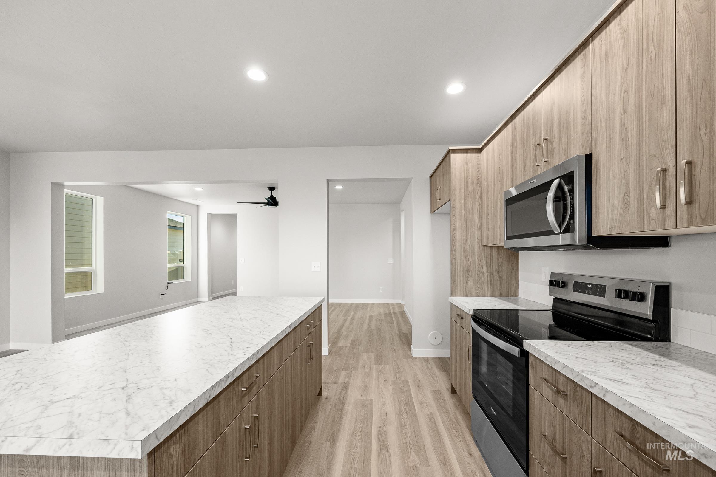 19578 Snowyside Way, Caldwell, Idaho 83605, 3 Bedrooms, 2.5 Bathrooms, Residential For Sale, Price $419,990,MLS 98972733