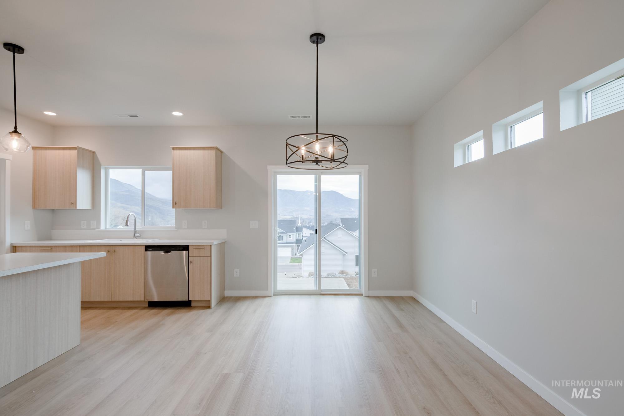 19578 Snowyside Way, Caldwell, Idaho 83605, 3 Bedrooms, 2.5 Bathrooms, Residential For Sale, Price $419,990,MLS 98972733