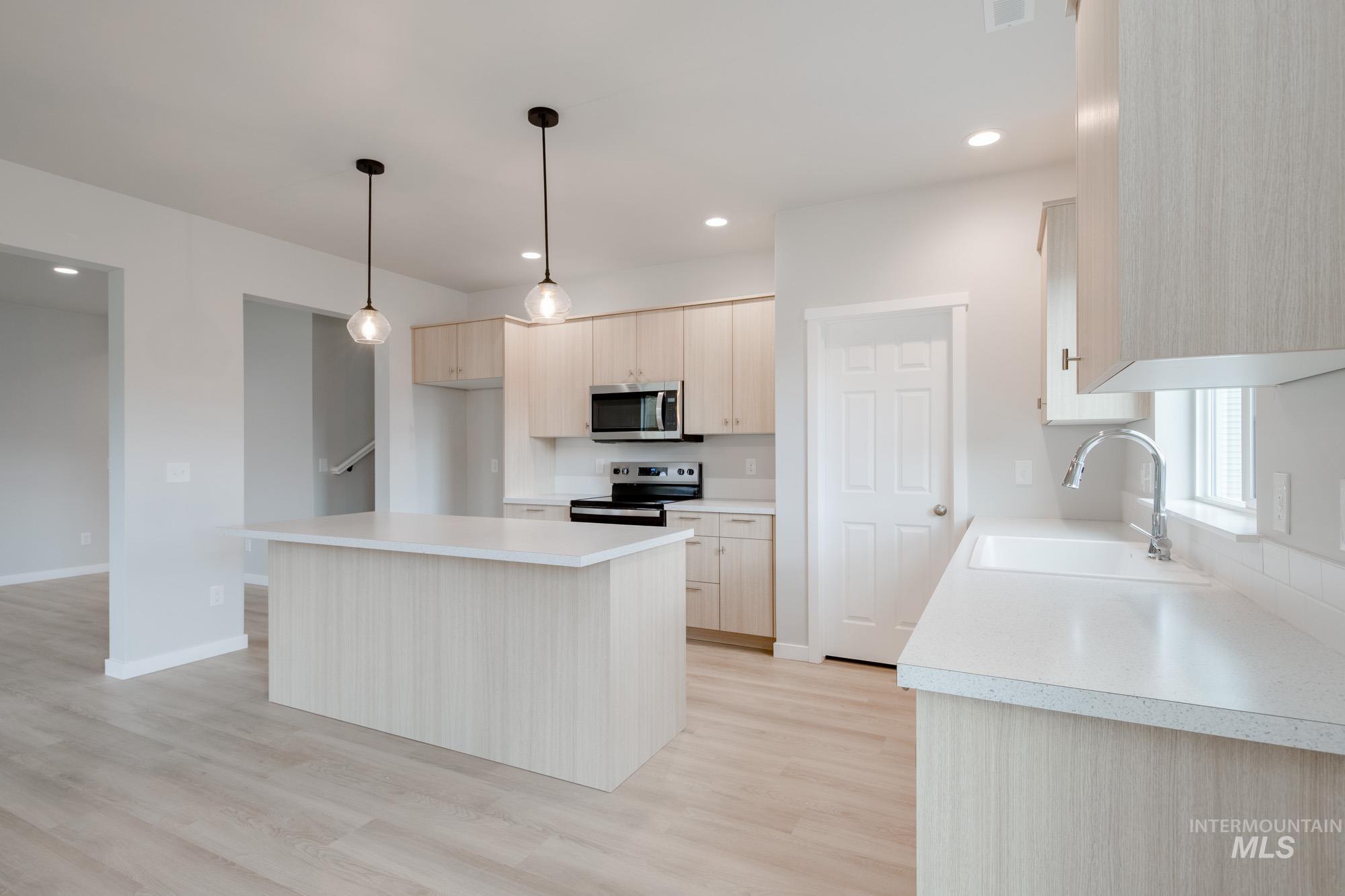 19578 Snowyside Way, Caldwell, Idaho 83605, 3 Bedrooms, 2.5 Bathrooms, Residential For Sale, Price $419,990,MLS 98972733