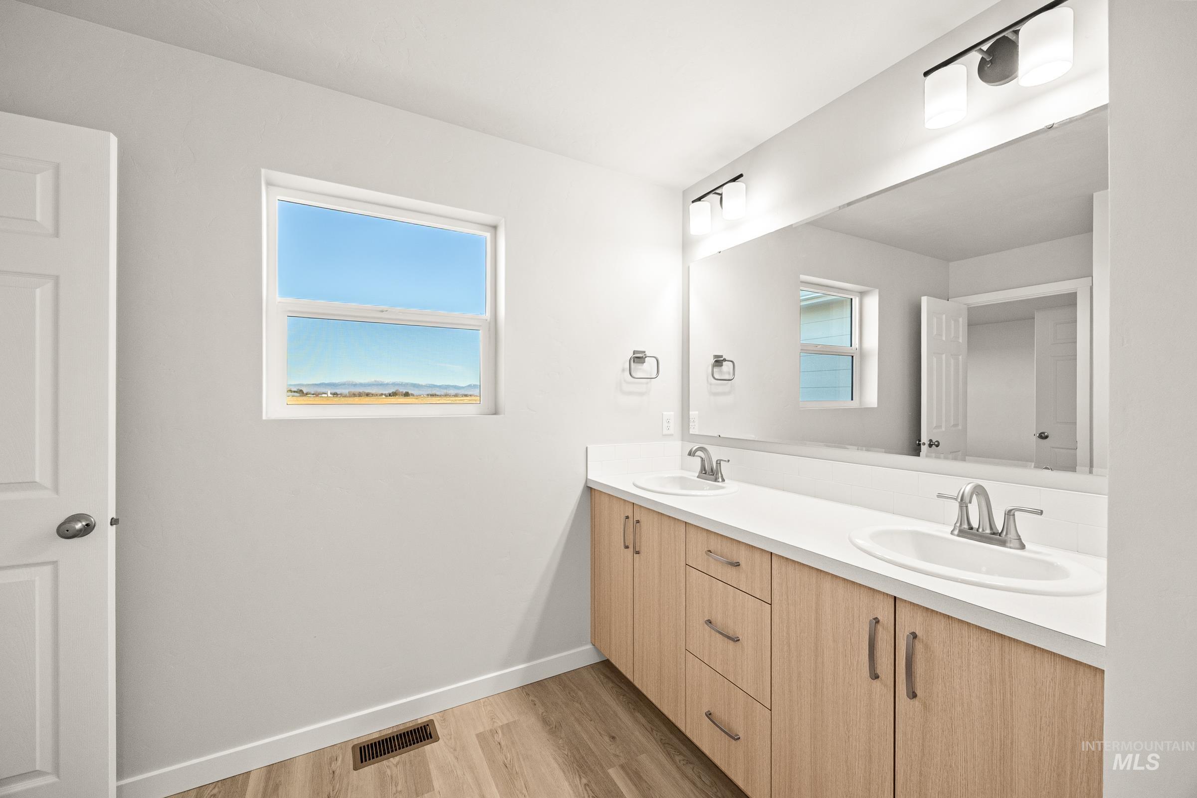 19584 Snowyside Way, Caldwell, Idaho 83605, 4 Bedrooms, 2.5 Bathrooms, Residential For Sale, Price $444,990,MLS 98972734