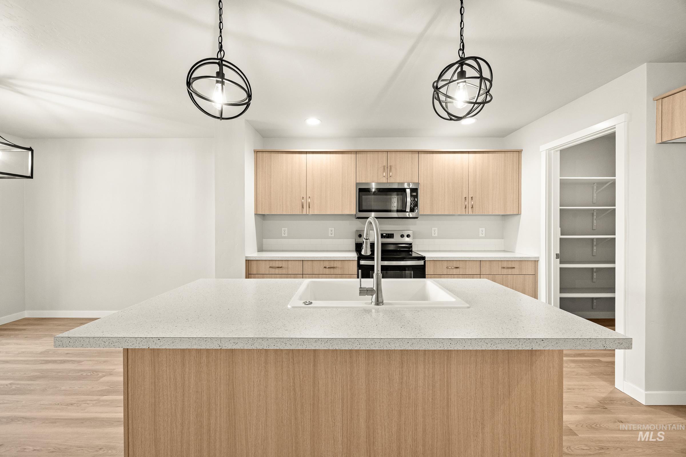 19584 Snowyside Way, Caldwell, Idaho 83605, 4 Bedrooms, 2.5 Bathrooms, Residential For Sale, Price $444,990,MLS 98972734