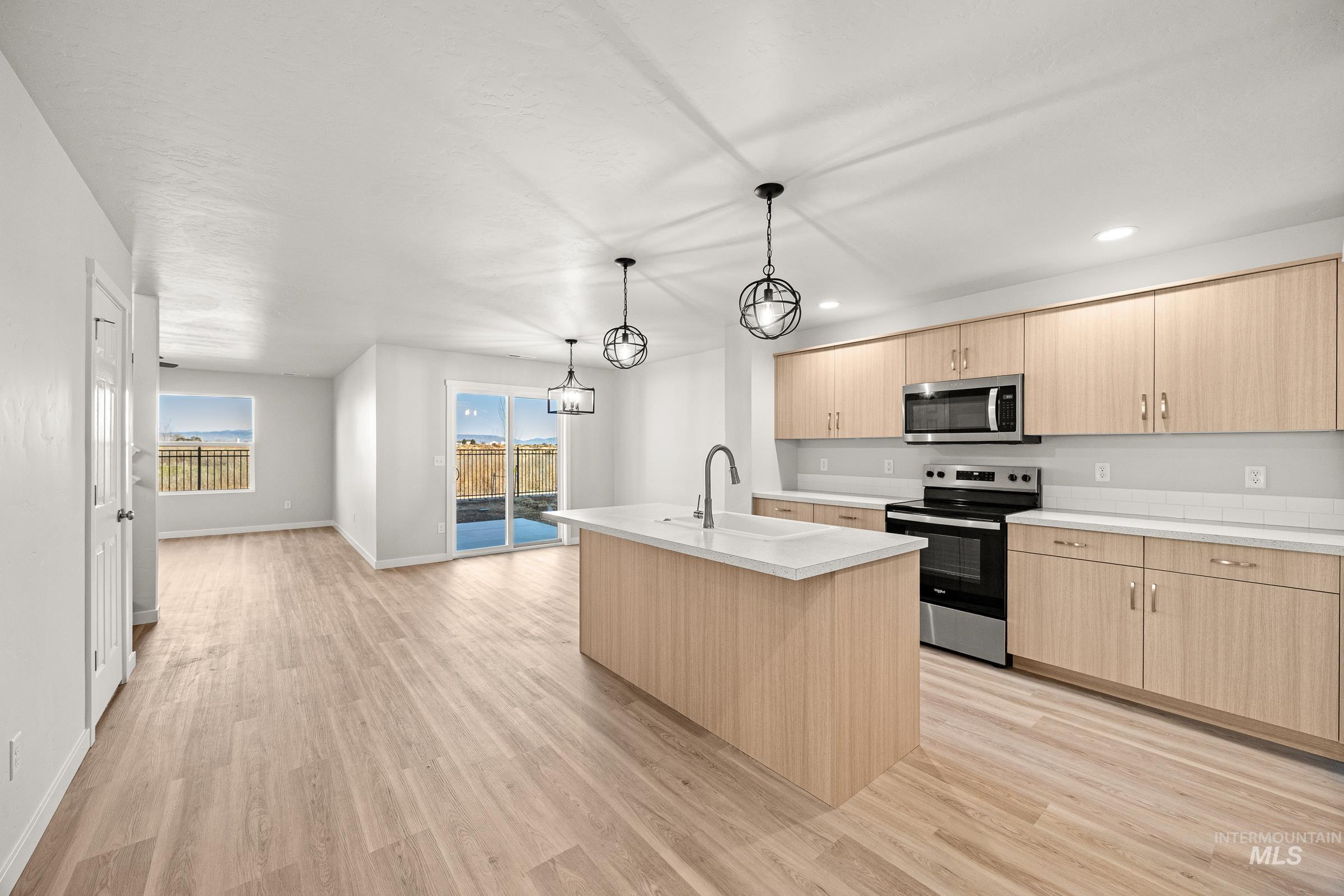 19584 Snowyside Way, Caldwell, Idaho 83605, 4 Bedrooms, 2.5 Bathrooms, Residential For Sale, Price $444,990,MLS 98972734