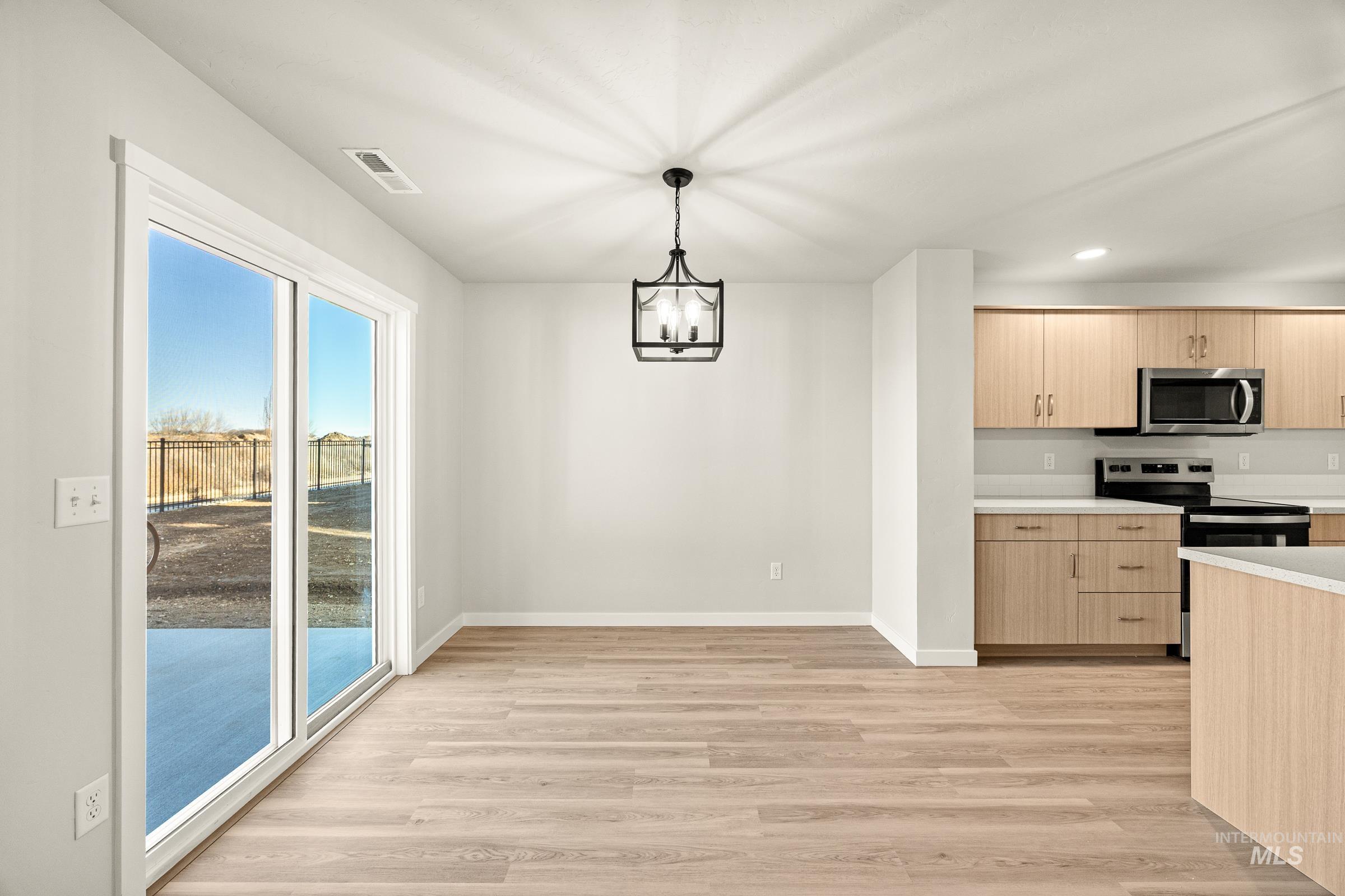 19584 Snowyside Way, Caldwell, Idaho 83605, 4 Bedrooms, 2.5 Bathrooms, Residential For Sale, Price $444,990,MLS 98972734