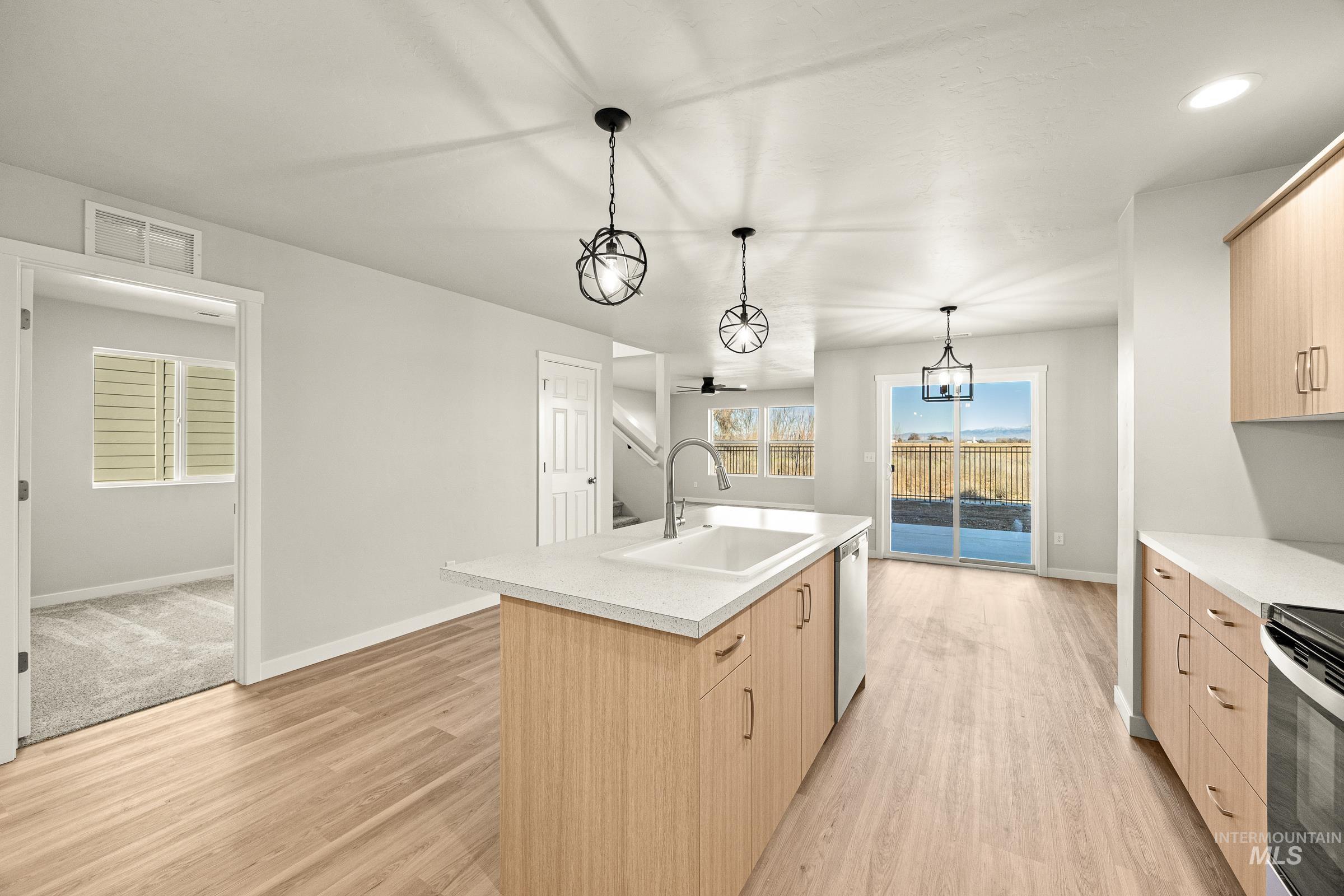 19584 Snowyside Way, Caldwell, Idaho 83605, 4 Bedrooms, 2.5 Bathrooms, Residential For Sale, Price $444,990,MLS 98972734