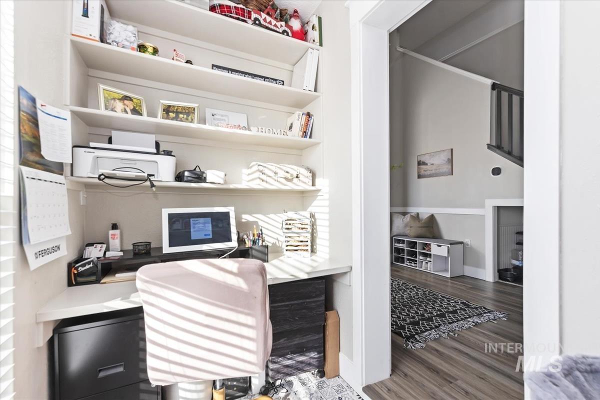 864 N Britt Pl, Meridian, Idaho 83642, 3 Bedrooms, 2.5 Bathrooms, Residential For Sale, Price $469,900,MLS 98972736