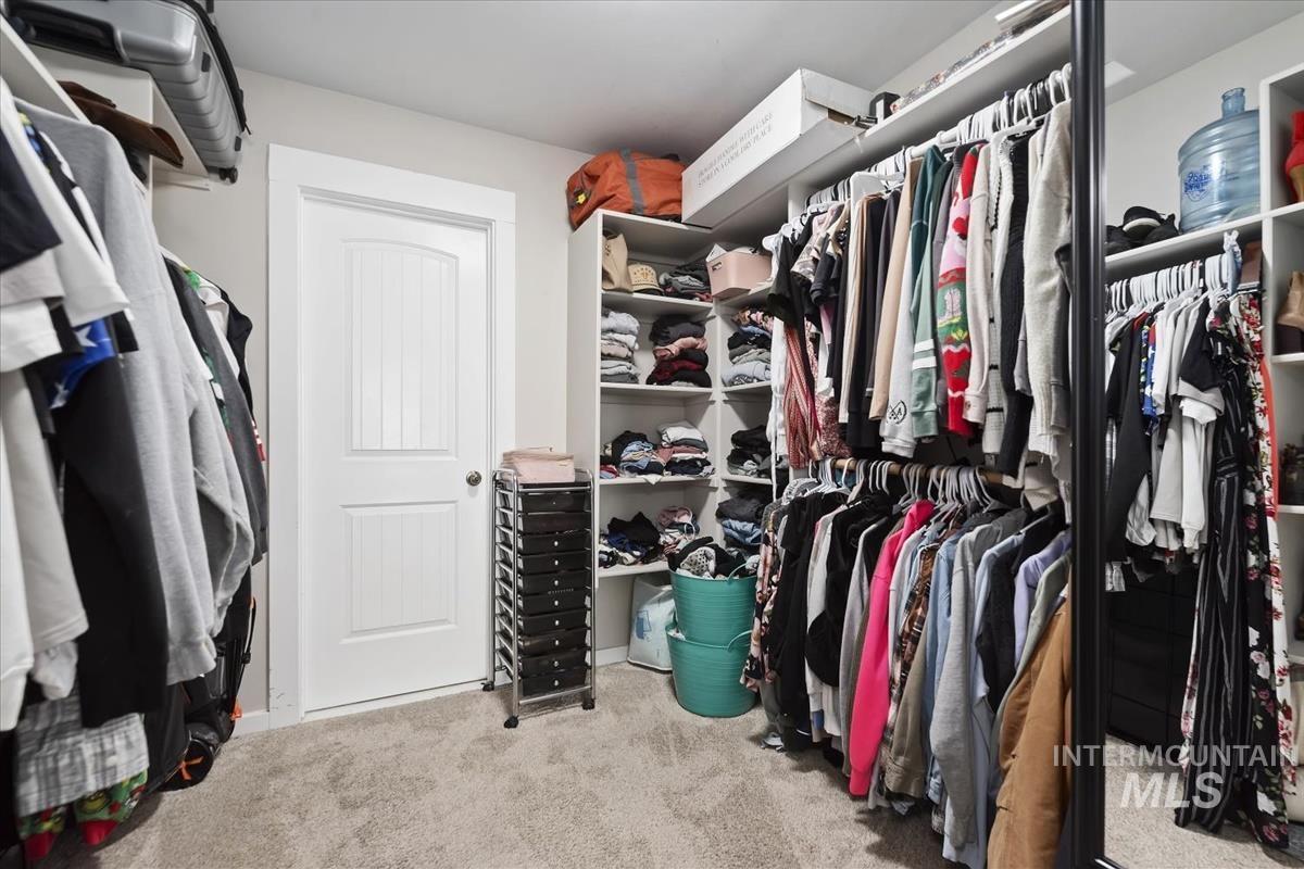 864 N Britt Pl, Meridian, Idaho 83642, 3 Bedrooms, 2.5 Bathrooms, Residential For Sale, Price $469,900,MLS 98972736