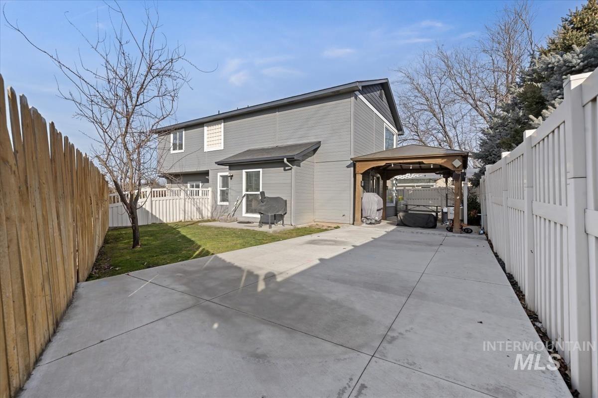 864 N Britt Pl, Meridian, Idaho 83642, 3 Bedrooms, 2.5 Bathrooms, Residential For Sale, Price $469,900,MLS 98972736