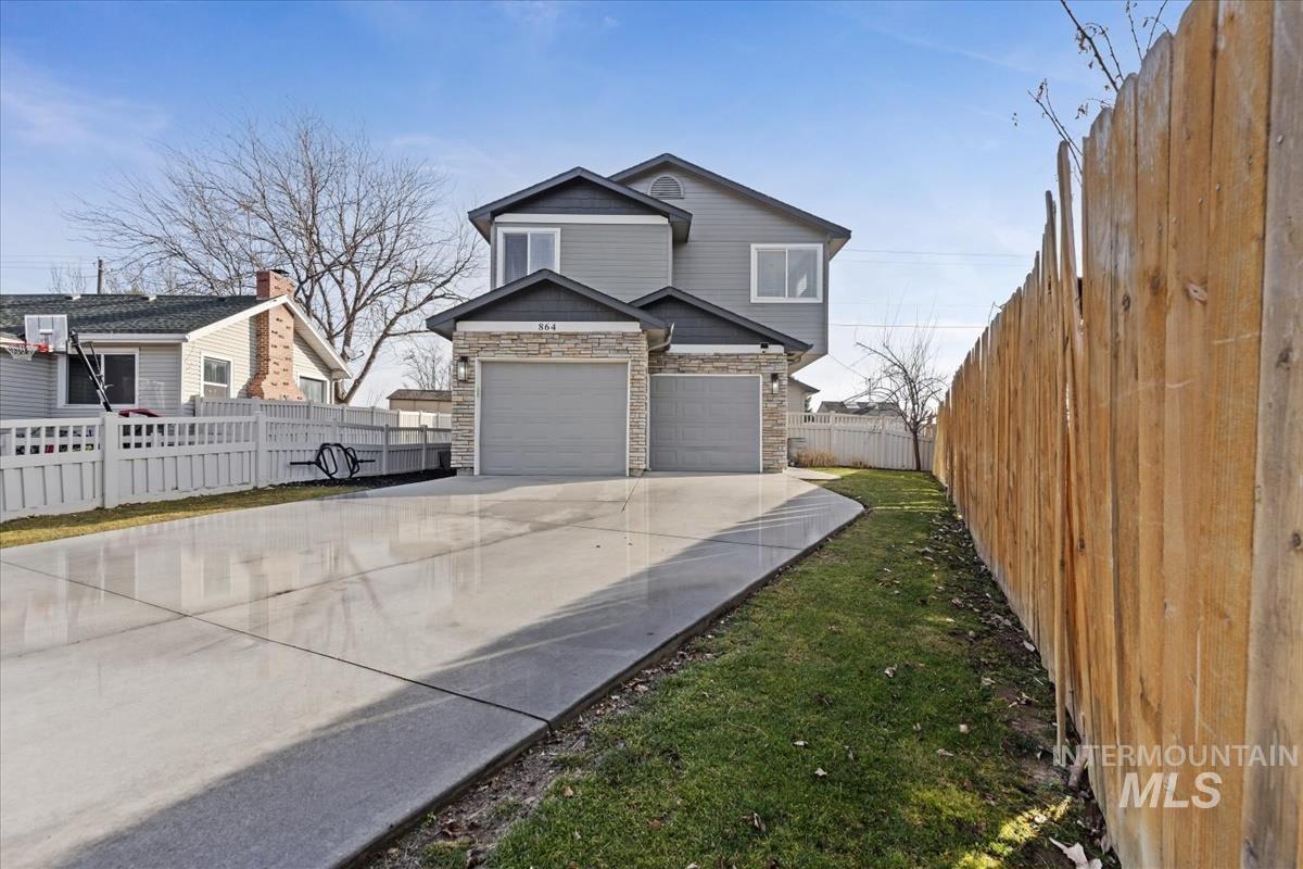 864 N Britt Pl, Meridian, Idaho 83642, 3 Bedrooms, 2.5 Bathrooms, Residential For Sale, Price $469,900,MLS 98972736