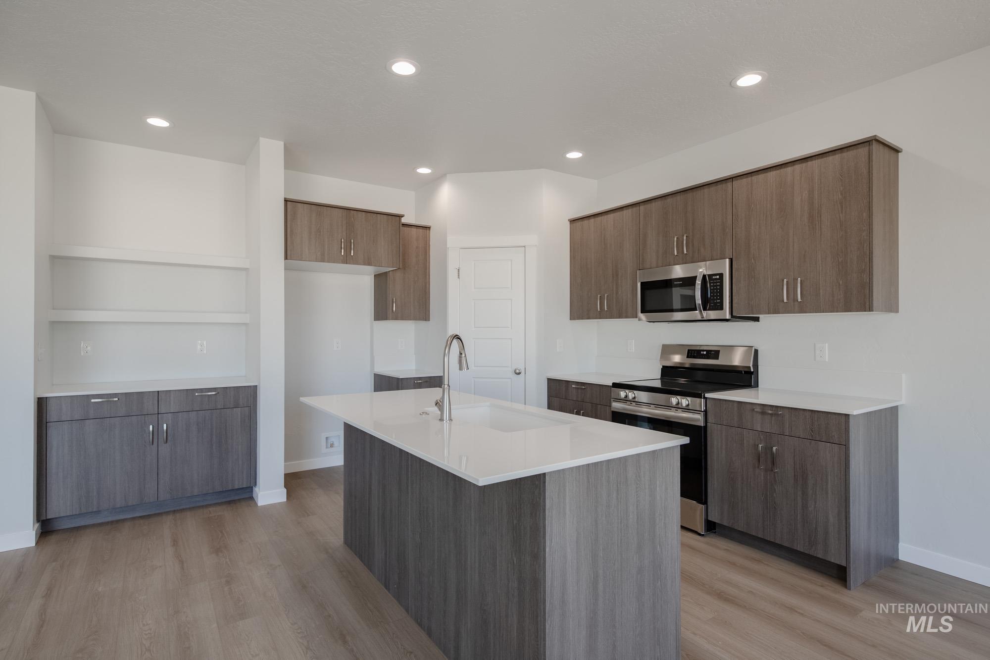 5471 S Bittercreek Ave, Meridian, Idaho 83642, 3 Bedrooms, 2 Bathrooms, Residential For Sale, Price $463,990,MLS 98972738