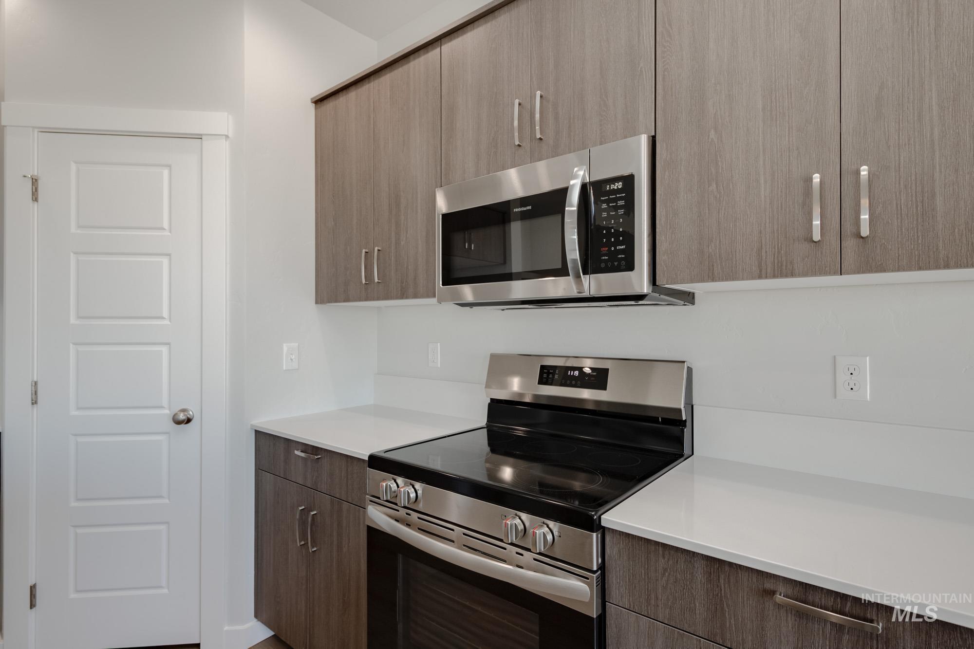 5471 S Bittercreek Ave, Meridian, Idaho 83642, 3 Bedrooms, 2 Bathrooms, Residential For Sale, Price $463,990,MLS 98972738