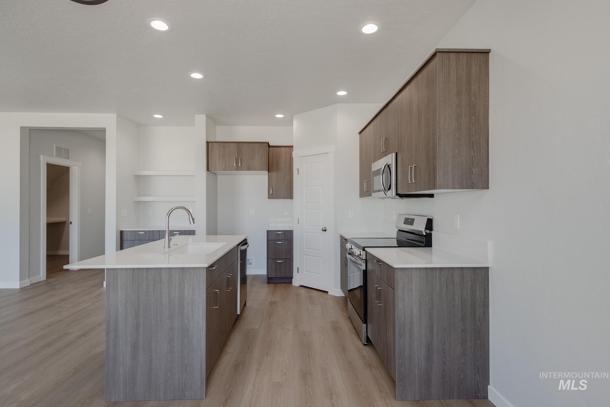 5471 S Bittercreek Ave, Meridian, Idaho 83642, 3 Bedrooms, 2 Bathrooms, Residential For Sale, Price $463,990,MLS 98972738