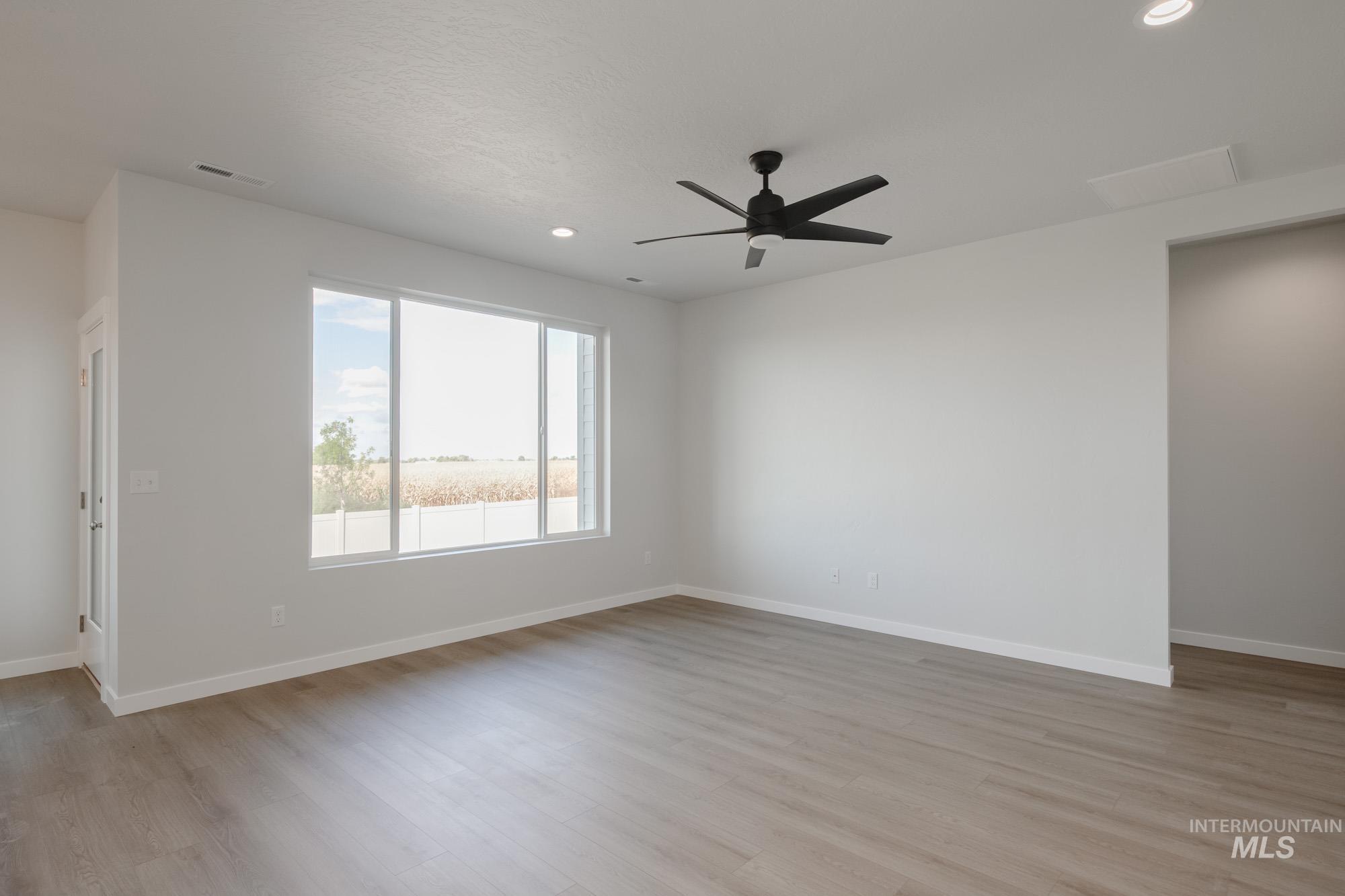 5471 S Bittercreek Ave, Meridian, Idaho 83642, 3 Bedrooms, 2 Bathrooms, Residential For Sale, Price $463,990,MLS 98972738