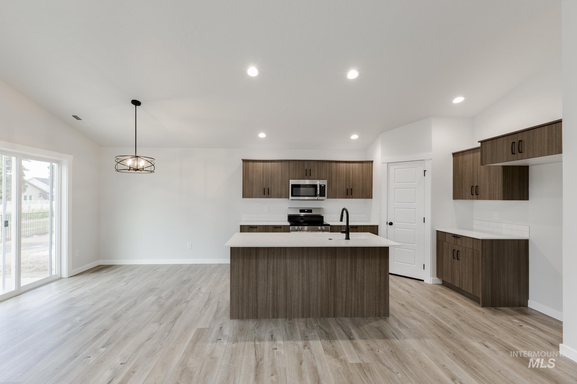 3154 E Mossy Creek Dr, Kuna, Idaho 83634, 3 Bedrooms, 2 Bathrooms, Residential For Sale, Price $415,990,MLS 98972740