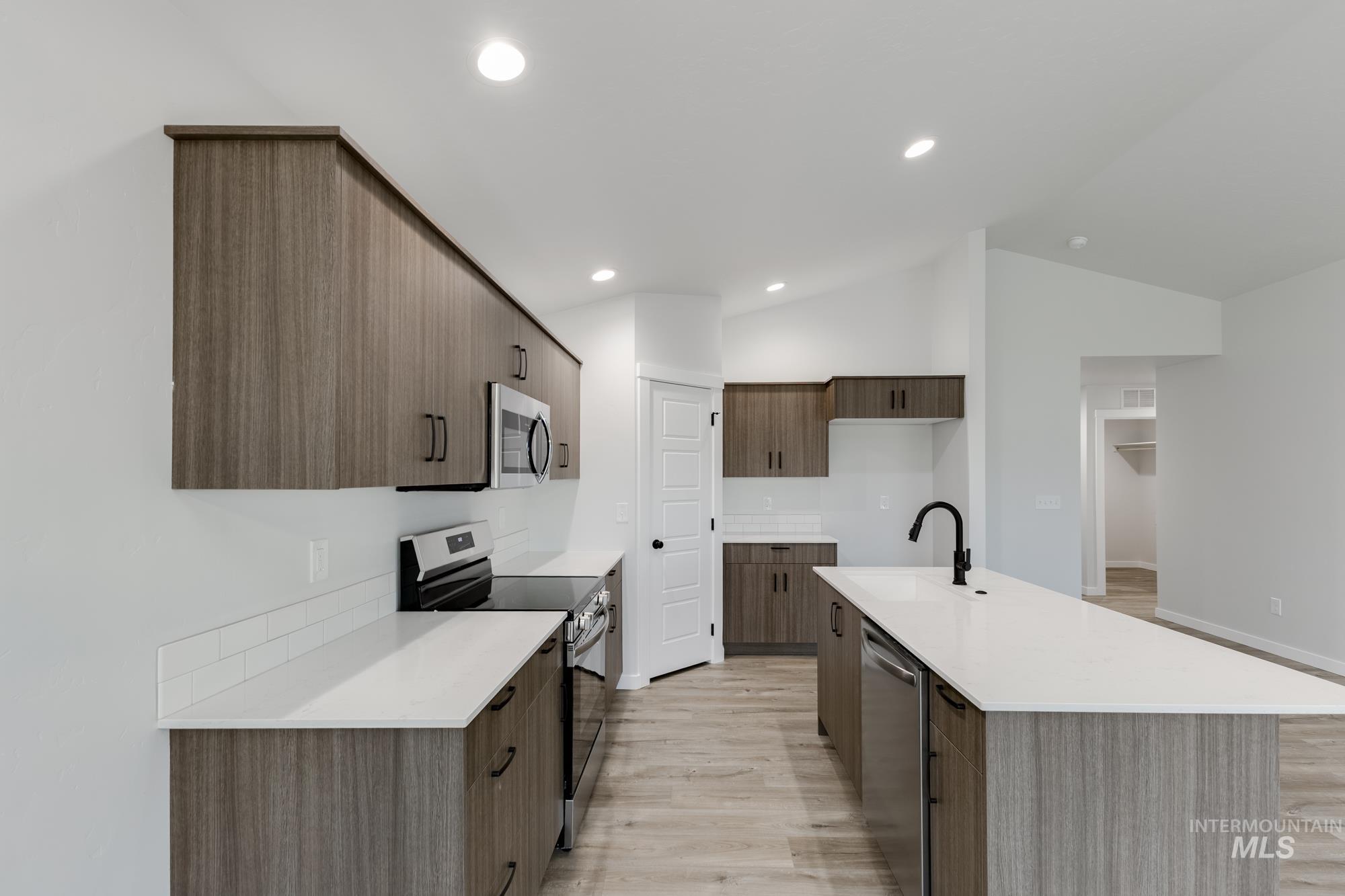 3154 E Mossy Creek Dr, Kuna, Idaho 83634, 3 Bedrooms, 2 Bathrooms, Residential For Sale, Price $415,990,MLS 98972740