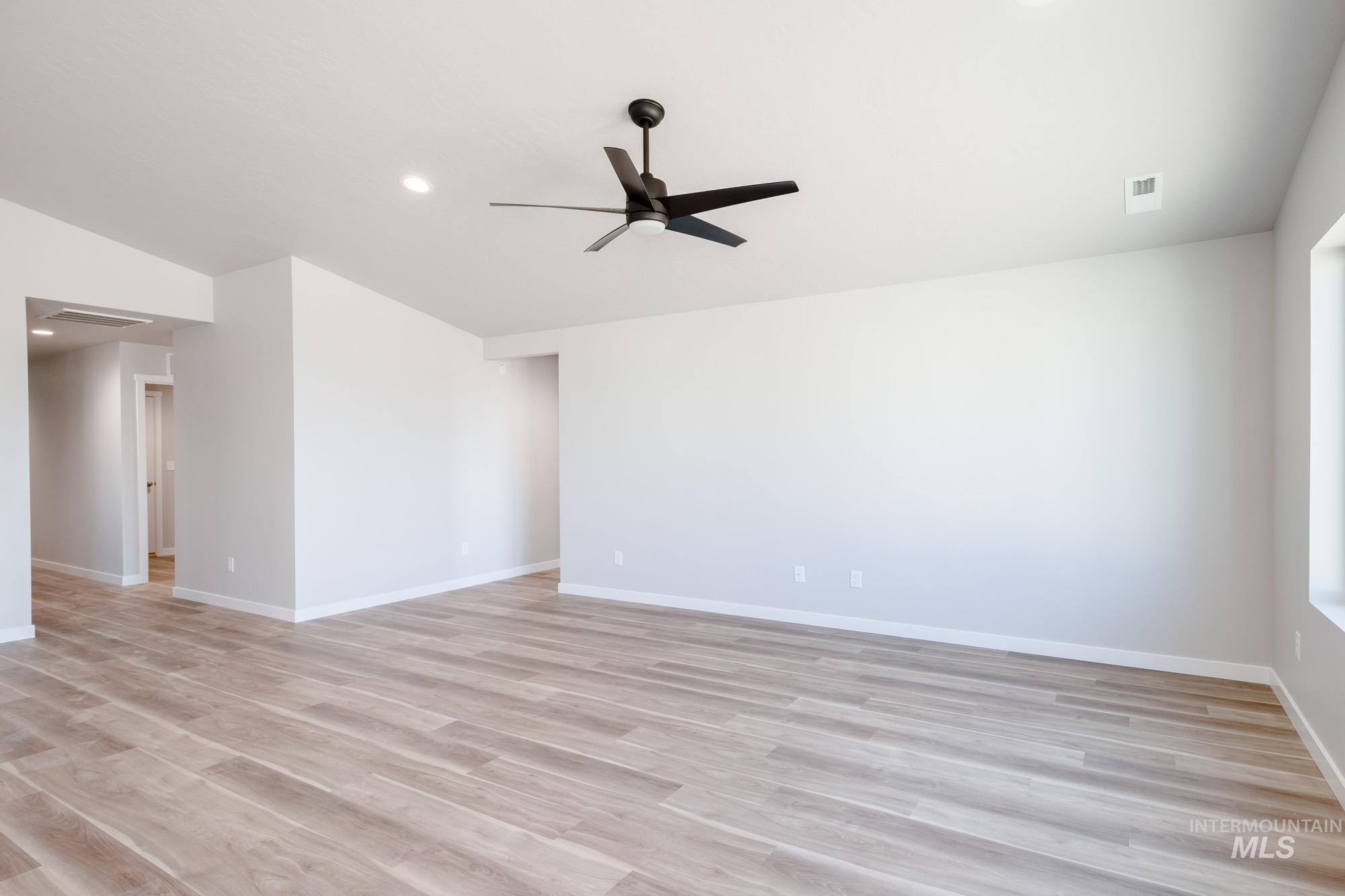 7256 S Menzingers Ave, Meridian, Idaho 83642, 3 Bedrooms, 2 Bathrooms, Residential For Sale, Price $425,990,MLS 98972742