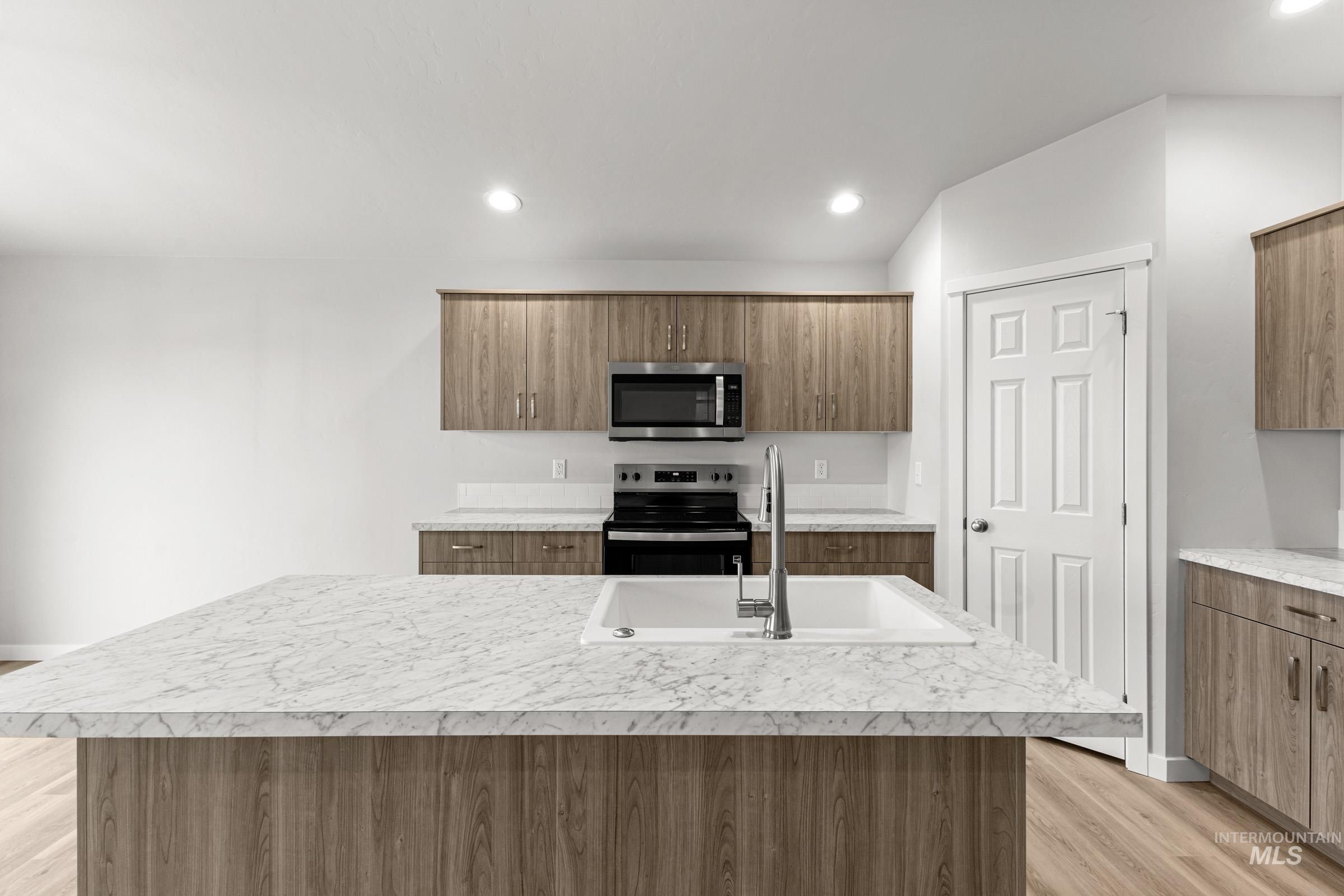 7256 S Menzingers Ave, Meridian, Idaho 83642, 3 Bedrooms, 2 Bathrooms, Residential For Sale, Price $425,990,MLS 98972742