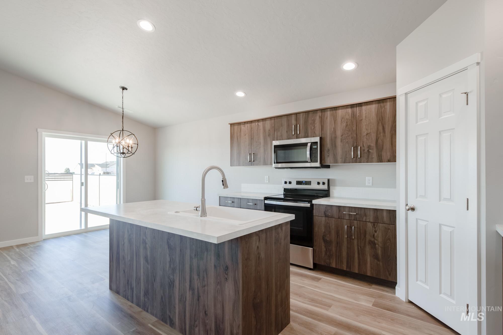 7256 S Menzingers Ave, Meridian, Idaho 83642, 3 Bedrooms, 2 Bathrooms, Residential For Sale, Price $425,990,MLS 98972742