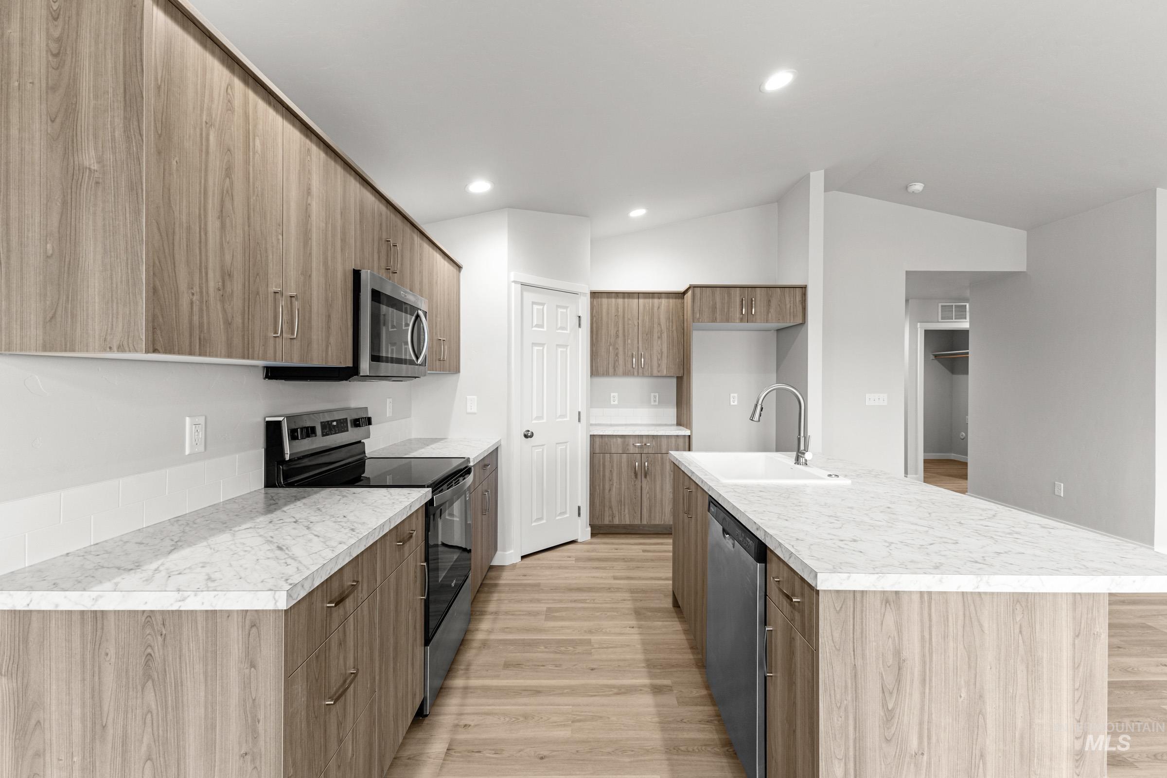 7256 S Menzingers Ave, Meridian, Idaho 83642, 3 Bedrooms, 2 Bathrooms, Residential For Sale, Price $425,990,MLS 98972742