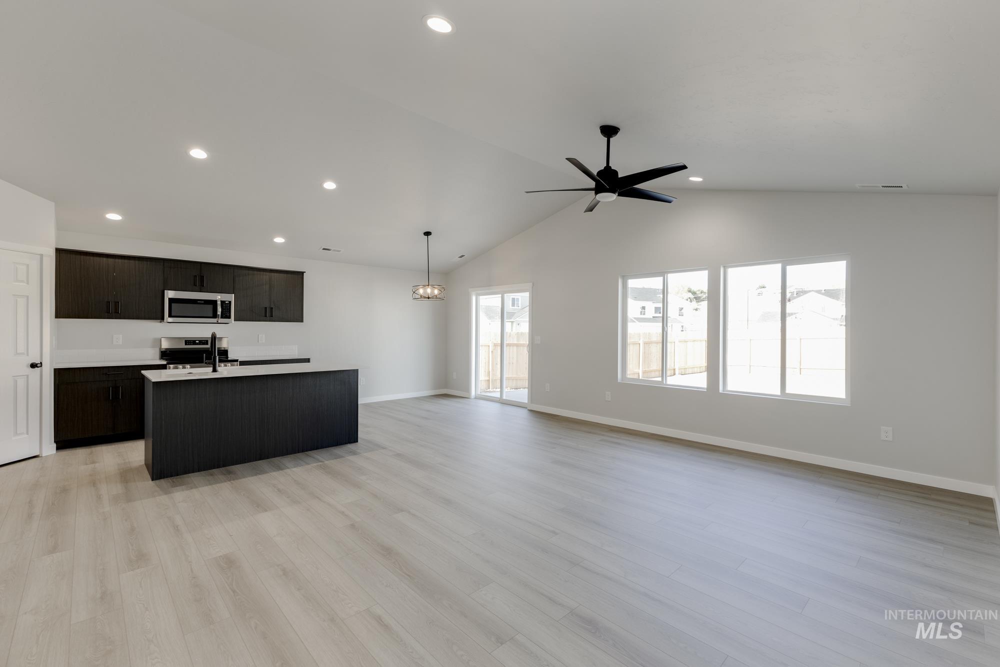 1804 W Unforgettable St, Meridian, Idaho 83642, 3 Bedrooms, 2 Bathrooms, Residential For Sale, Price $424,990,MLS 98972744