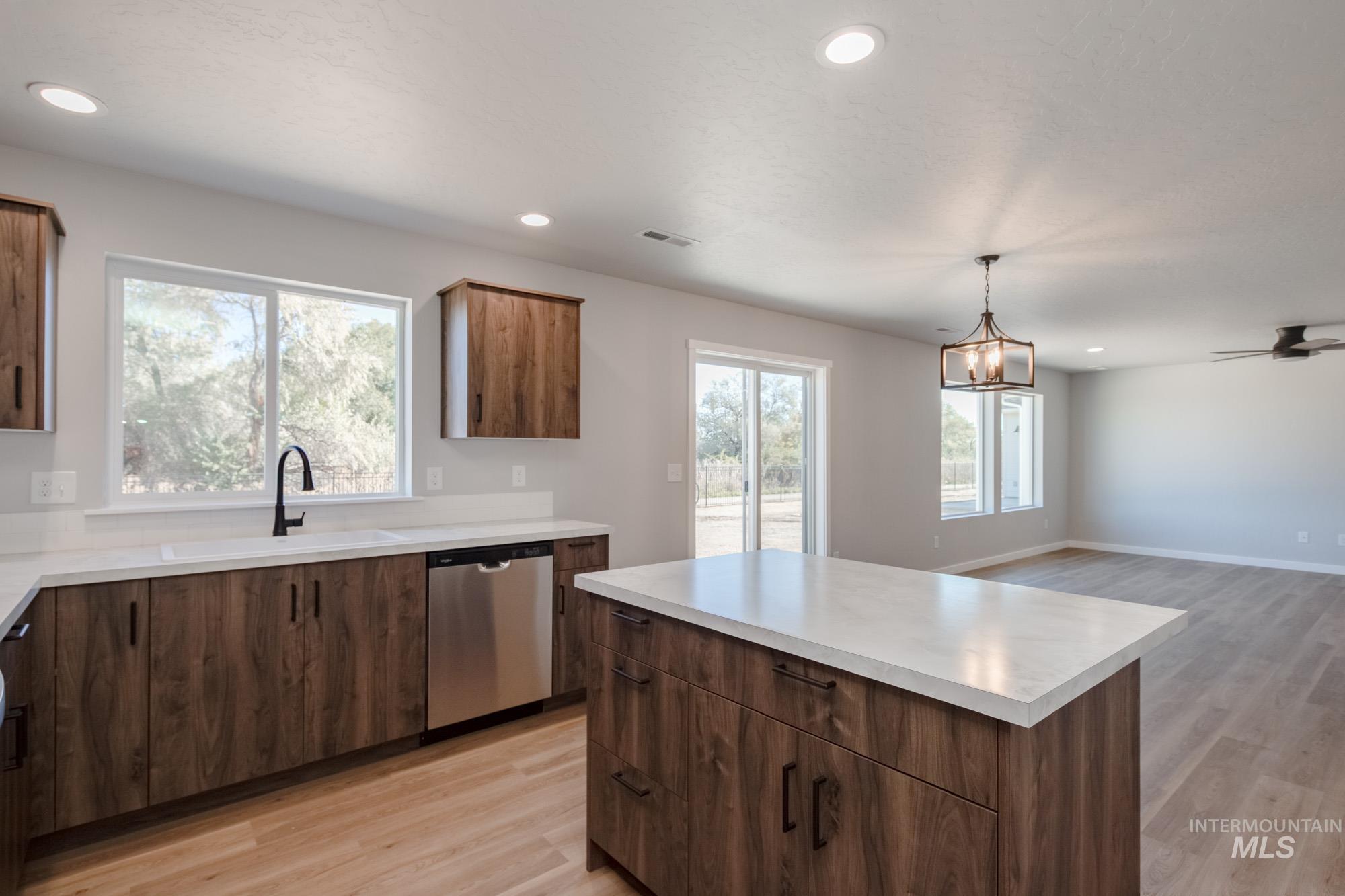 7278 S Bungalow Ave, Meridian, Idaho 83642, 4 Bedrooms, 2.5 Bathrooms, Residential For Sale, Price $457,990,MLS 98972745