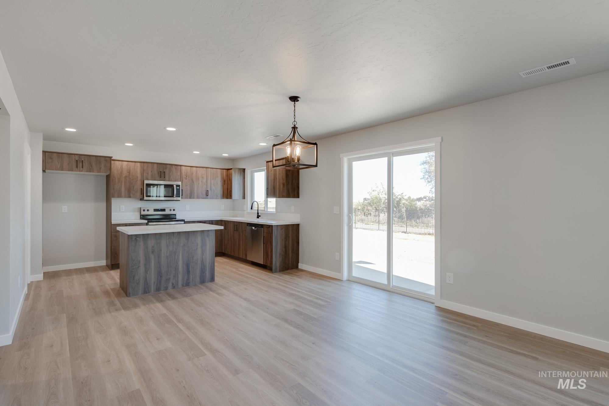 7278 S Bungalow Ave, Meridian, Idaho 83642, 4 Bedrooms, 2.5 Bathrooms, Residential For Sale, Price $457,990,MLS 98972745