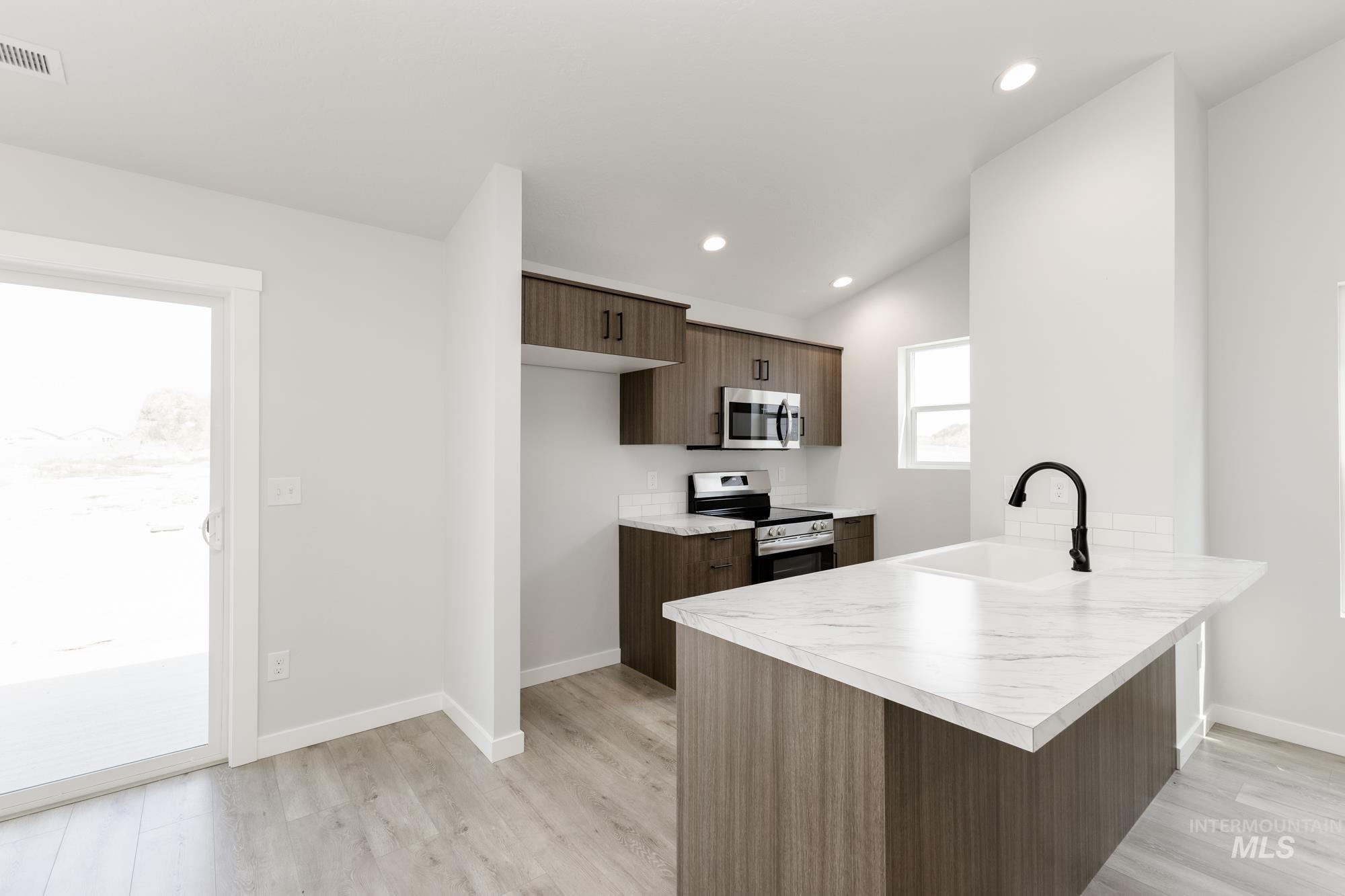 3763 E Syracuse St, Nampa, Idaho 83686, 3 Bedrooms, 2 Bathrooms, Residential For Sale, Price $369,990,MLS 98972751