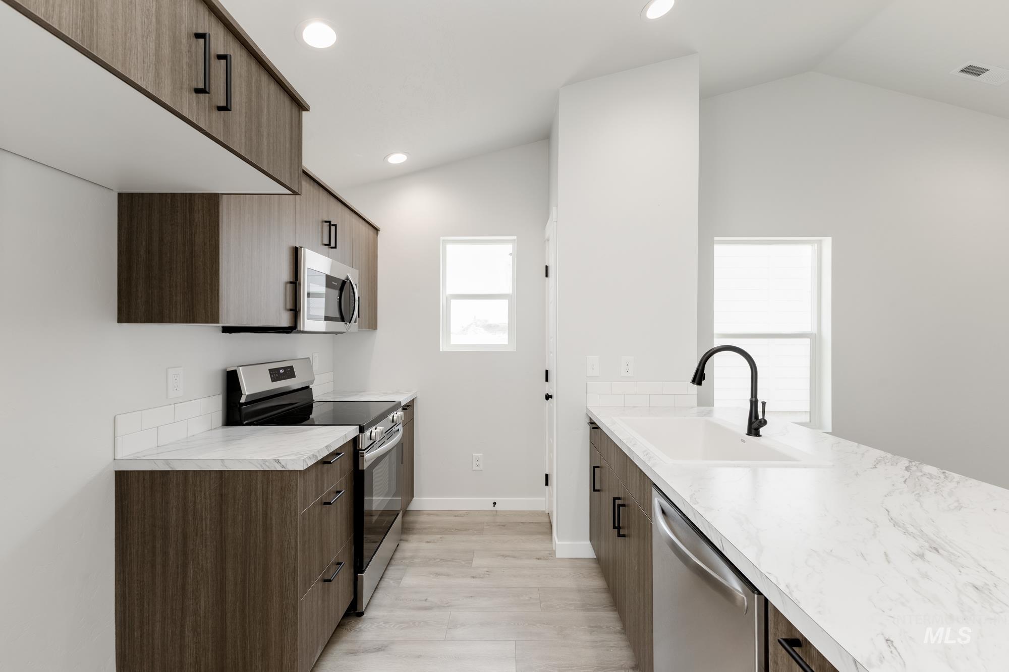 3763 E Syracuse St, Nampa, Idaho 83686, 3 Bedrooms, 2 Bathrooms, Residential For Sale, Price $369,990,MLS 98972751