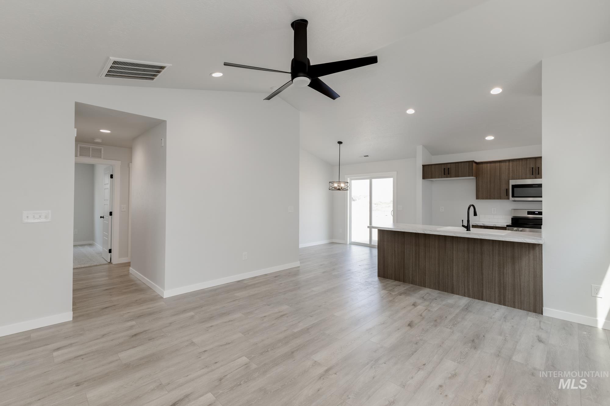 3763 E Syracuse St, Nampa, Idaho 83686, 3 Bedrooms, 2 Bathrooms, Residential For Sale, Price $369,990,MLS 98972751