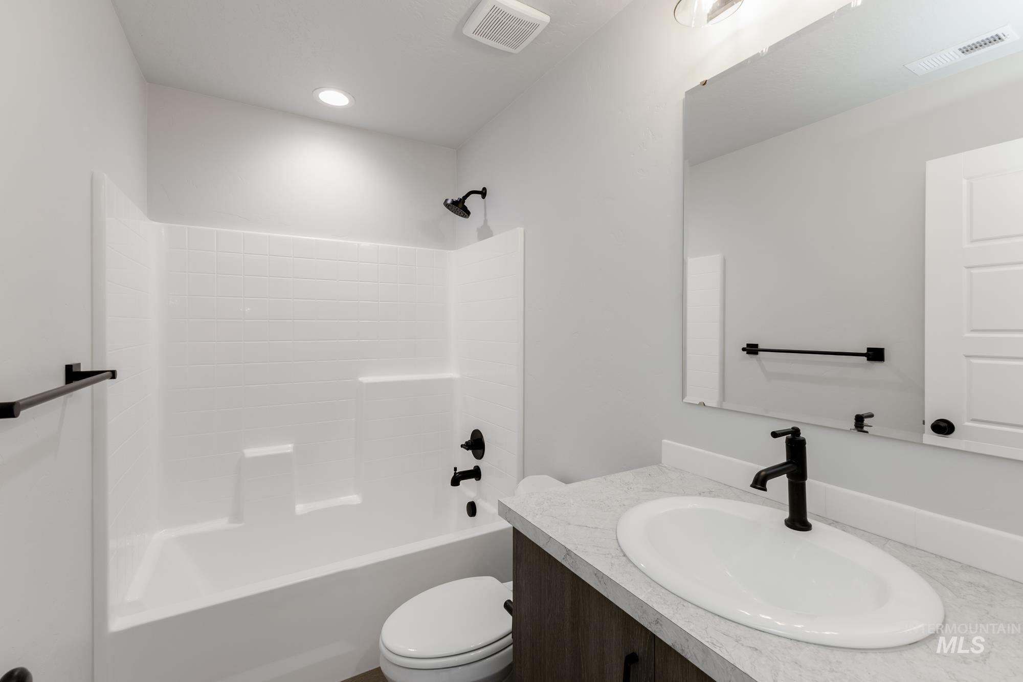 3753 E Syracuse St, Nampa, Idaho 83686, 3 Bedrooms, 2 Bathrooms, Residential For Sale, Price $379,990,MLS 98972753