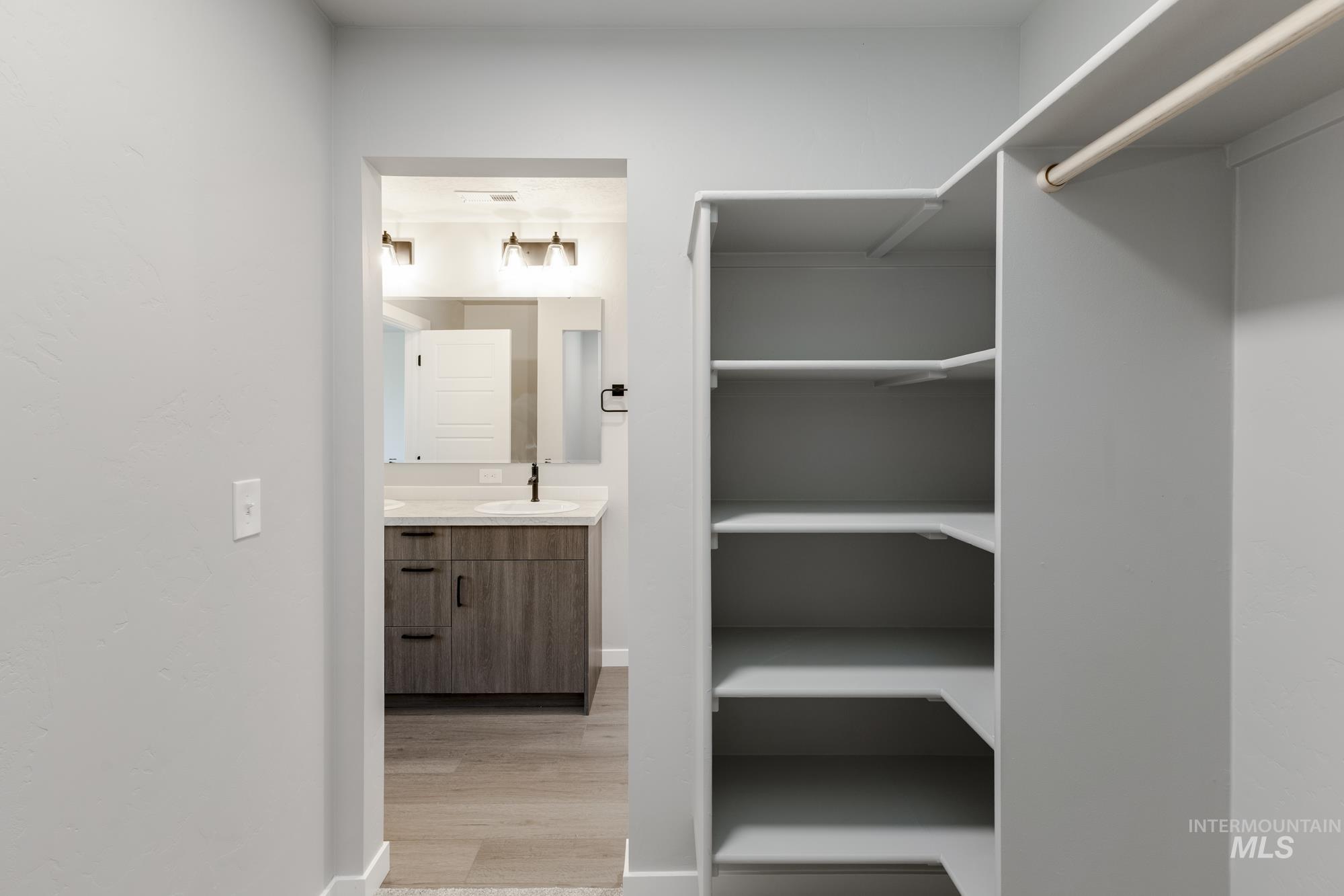 3753 E Syracuse St, Nampa, Idaho 83686, 3 Bedrooms, 2 Bathrooms, Residential For Sale, Price $379,990,MLS 98972753