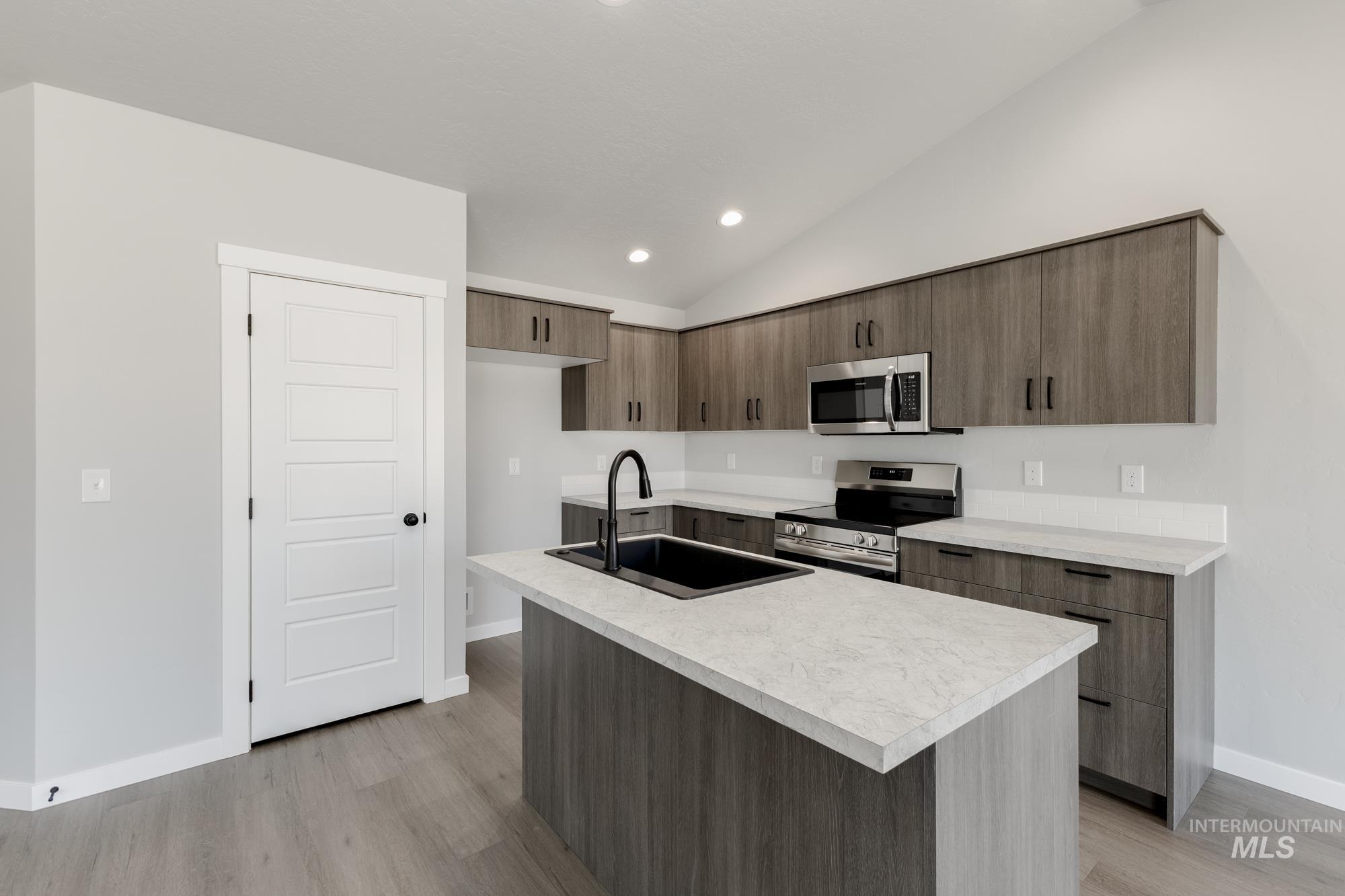 3753 E Syracuse St, Nampa, Idaho 83686, 3 Bedrooms, 2 Bathrooms, Residential For Sale, Price $379,990,MLS 98972753