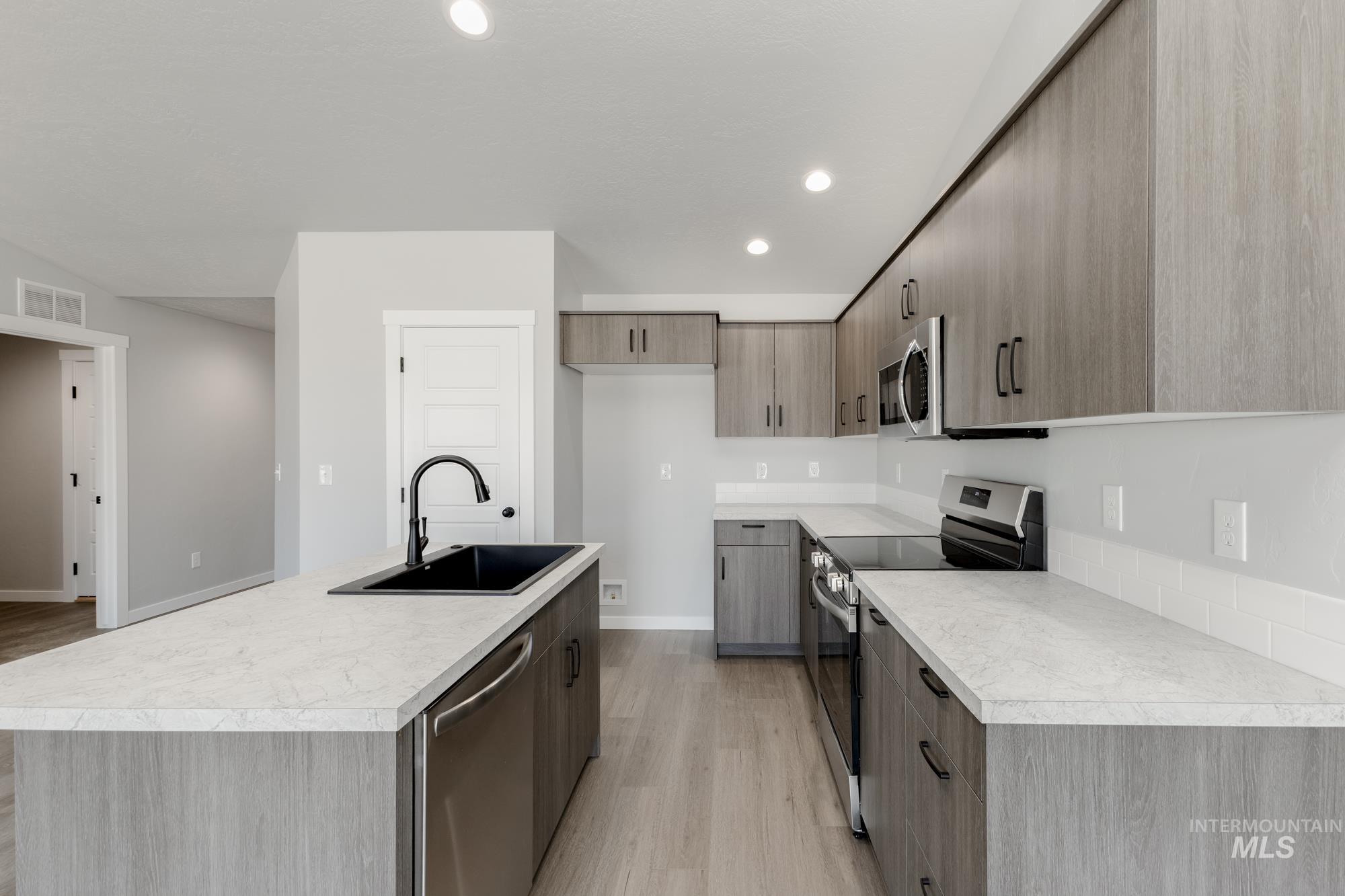 3753 E Syracuse St, Nampa, Idaho 83686, 3 Bedrooms, 2 Bathrooms, Residential For Sale, Price $379,990,MLS 98972753