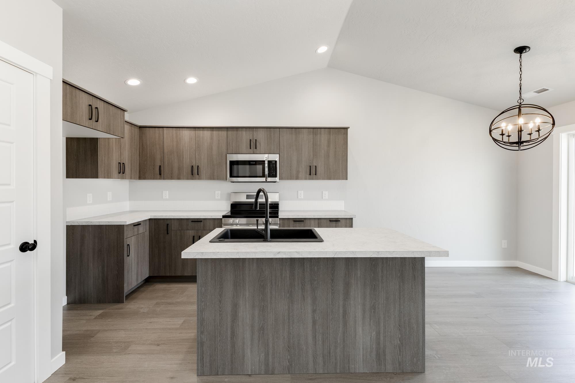 3753 E Syracuse St, Nampa, Idaho 83686, 3 Bedrooms, 2 Bathrooms, Residential For Sale, Price $379,990,MLS 98972753