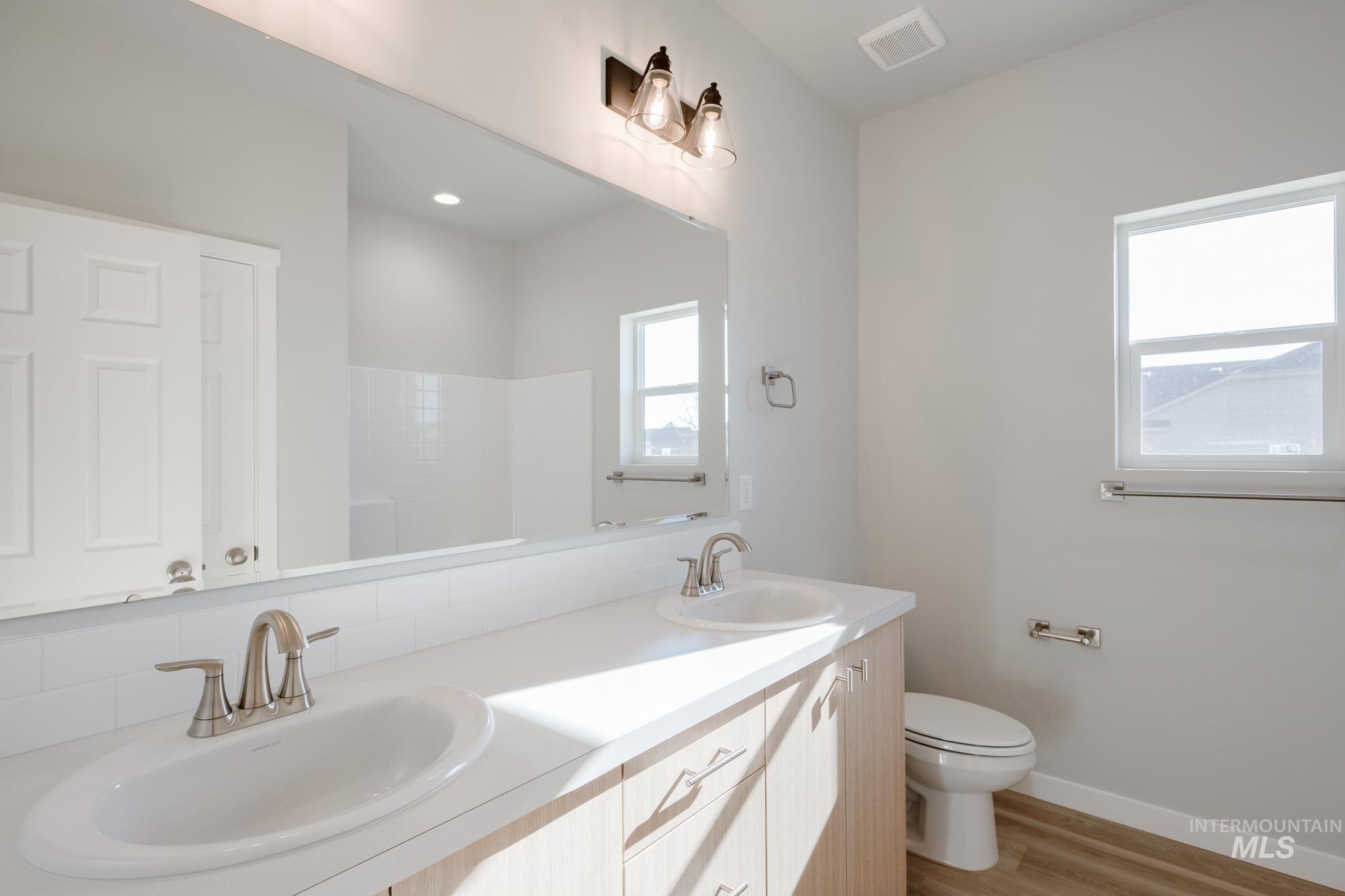 3661 E Jamestown Dr, Nampa, Idaho 83686, 4 Bedrooms, 2.5 Bathrooms, Residential For Sale, Price $499,990,MLS 98972754