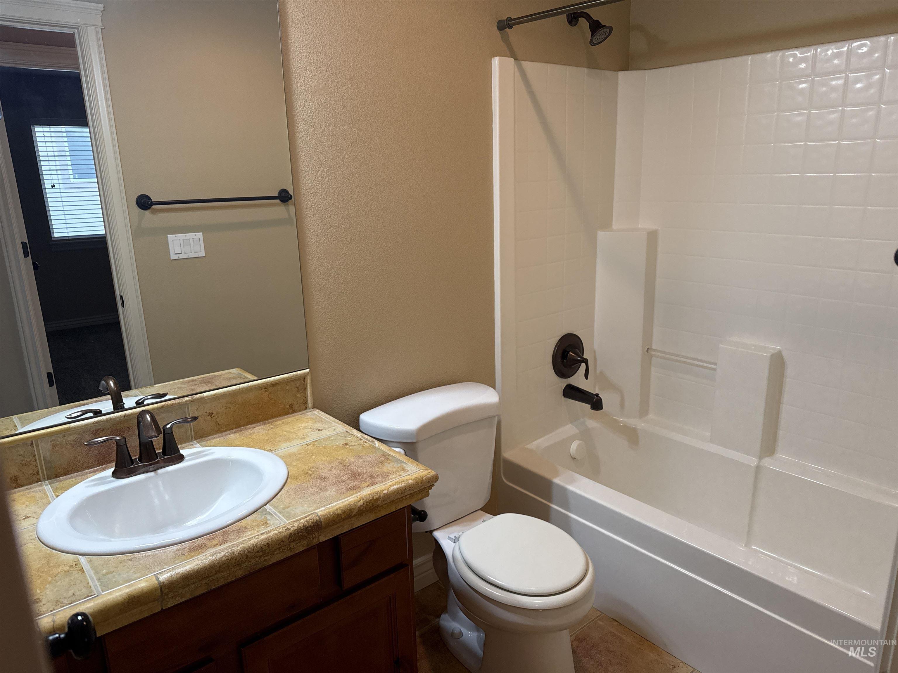 230 E Alexis Loop, Nampa, Idaho 83686-9403, 3 Bedrooms, 3 Bathrooms, Residential For Sale, Price $485,000,MLS 98972756