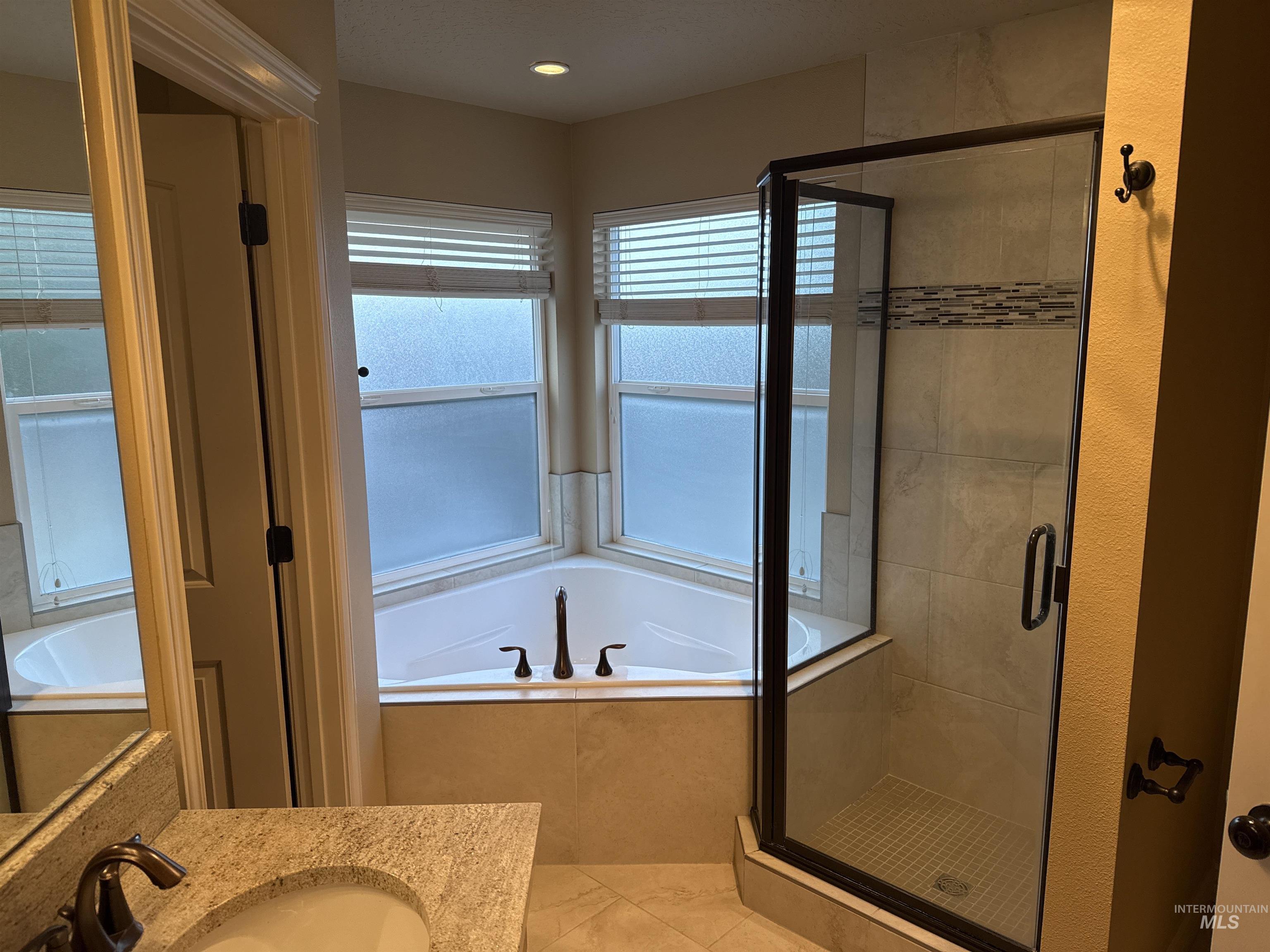 230 E Alexis Loop, Nampa, Idaho 83686-9403, 3 Bedrooms, 3 Bathrooms, Residential For Sale, Price $485,000,MLS 98972756