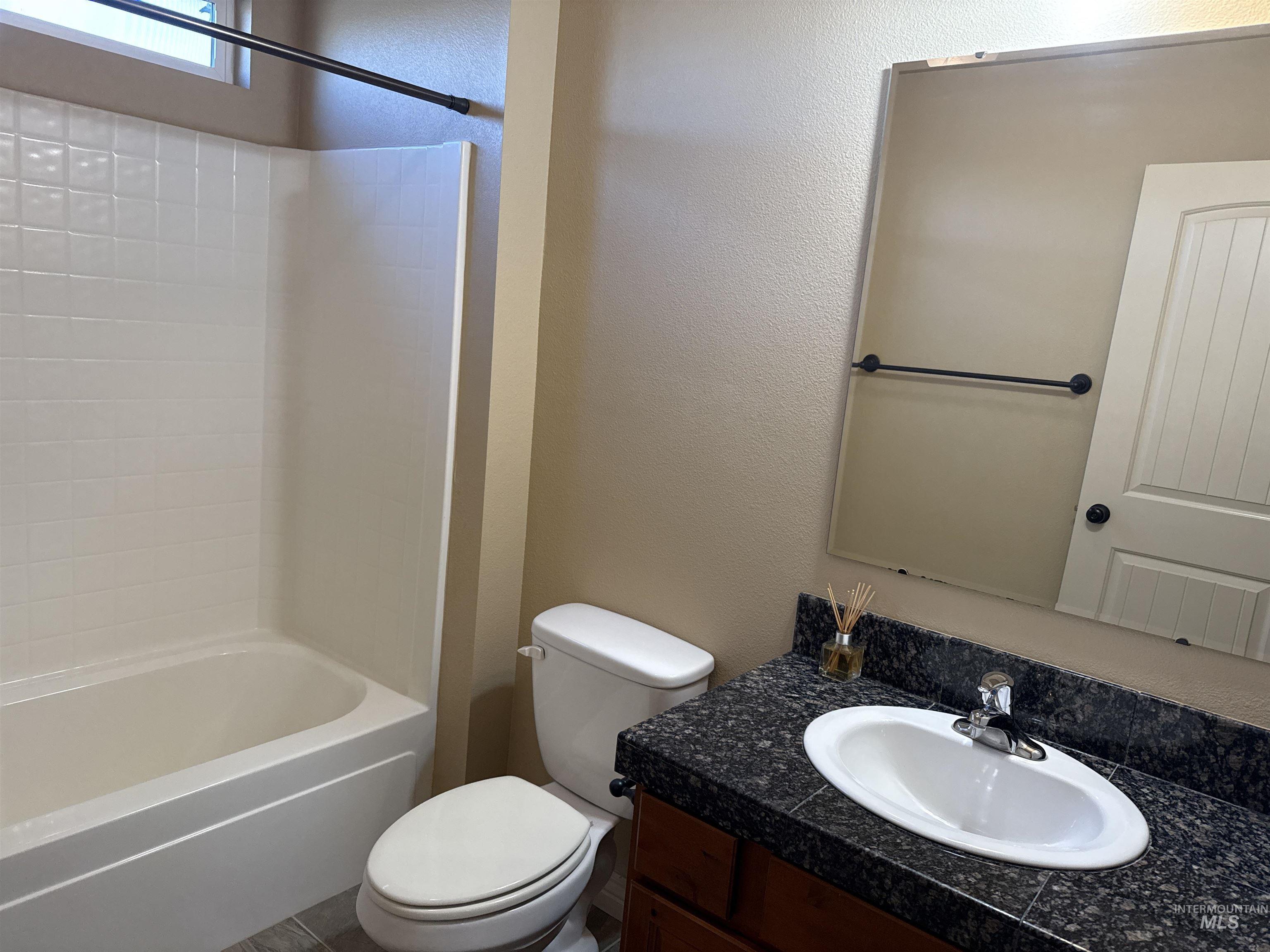 230 E Alexis Loop, Nampa, Idaho 83686-9403, 3 Bedrooms, 3 Bathrooms, Residential For Sale, Price $485,000,MLS 98972756