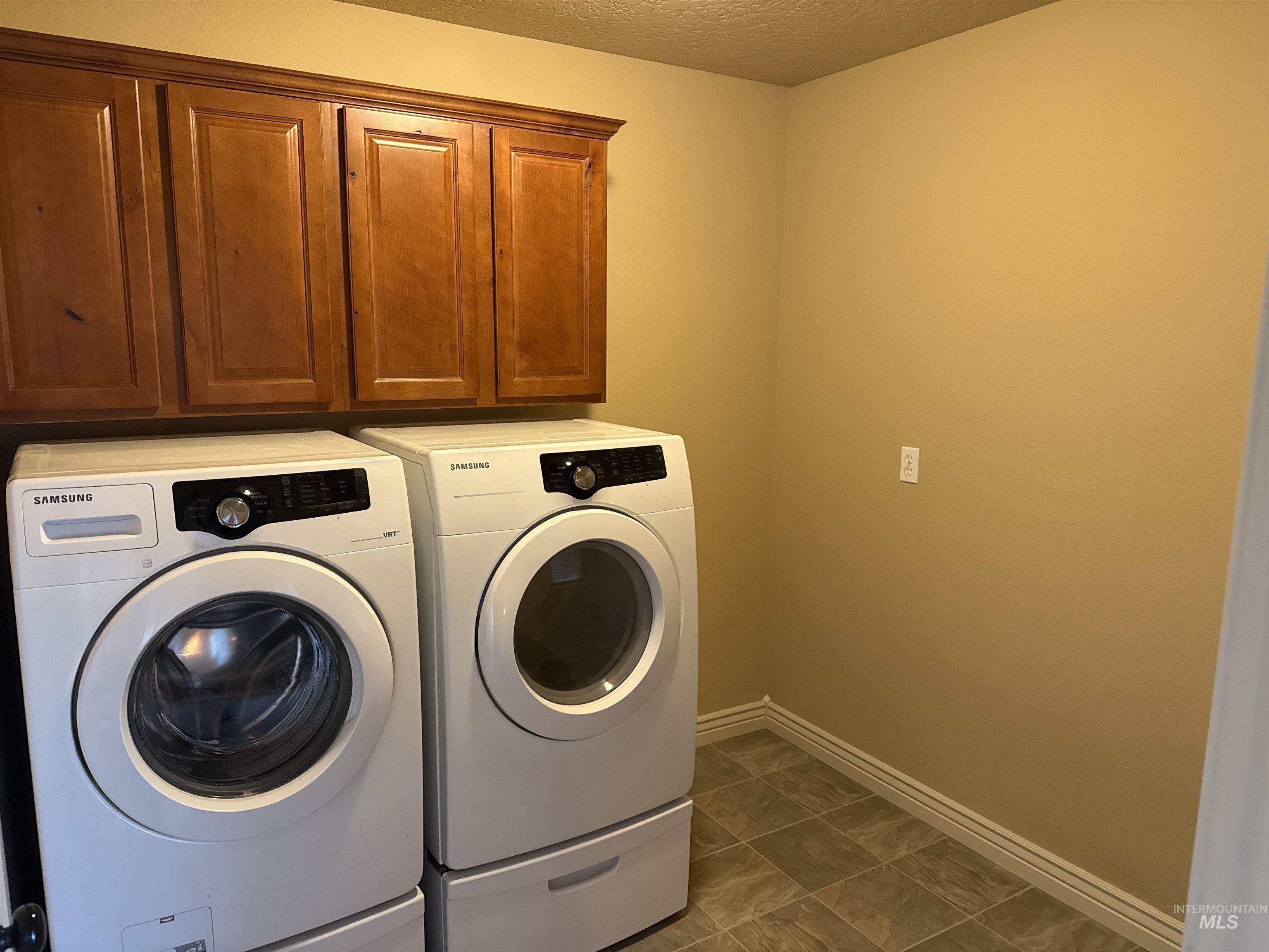 230 E Alexis Loop, Nampa, Idaho 83686-9403, 3 Bedrooms, 3 Bathrooms, Residential For Sale, Price $485,000,MLS 98972756