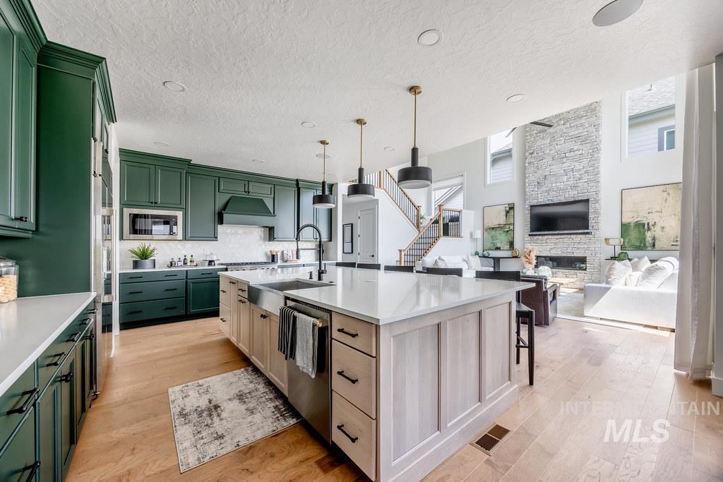 7385 W Flathead Lake St, Eagle, Idaho 83616-1485, 3 Bedrooms, 2.5 Bathrooms, Residential For Sale, Price $924,900,MLS 98972760