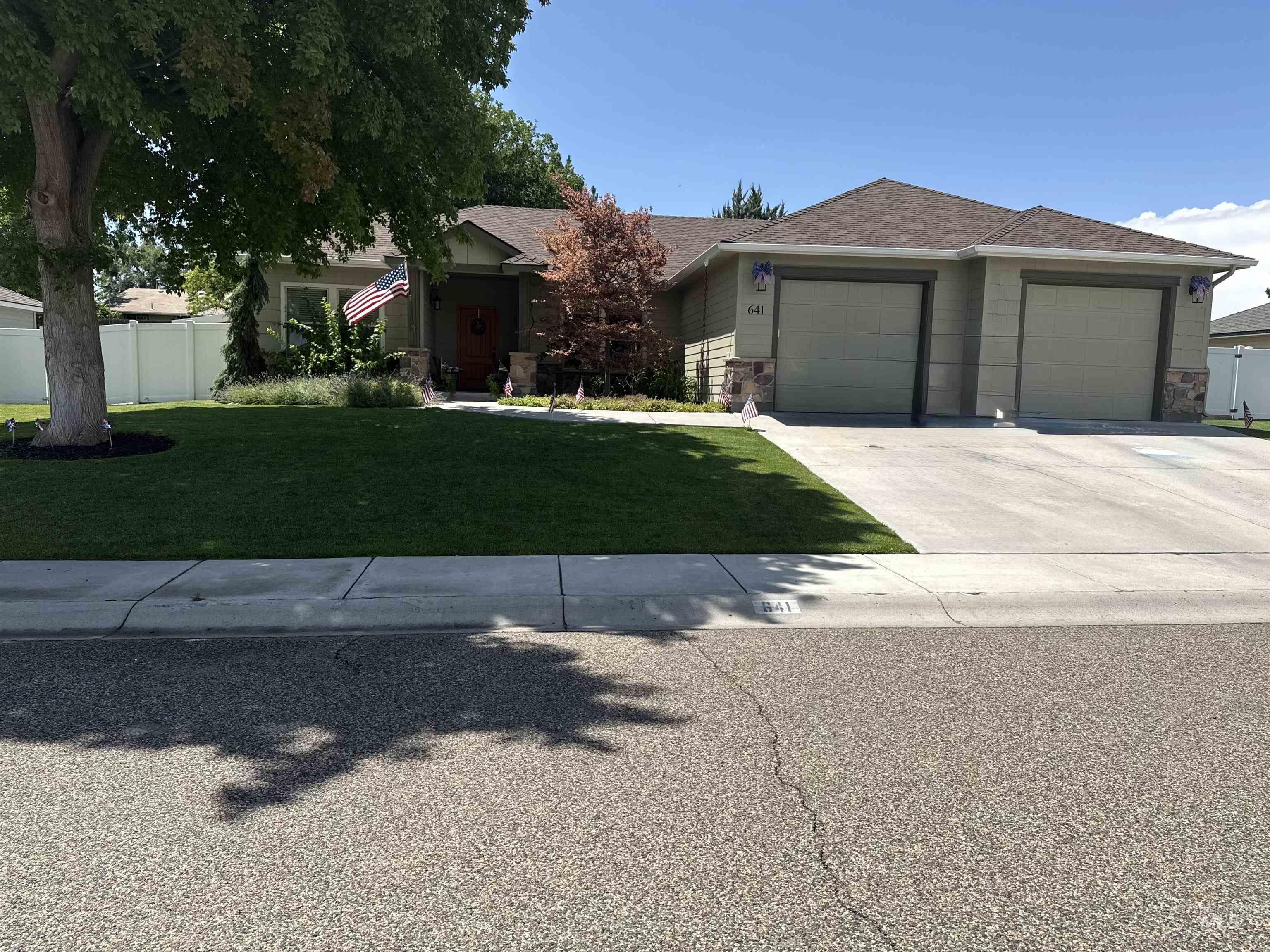 641 NW 15th St., Ontario, Oregon 97914, 3 Bedrooms, 2 Bathrooms, Residential For Sale, Price $409,900,MLS 98972763